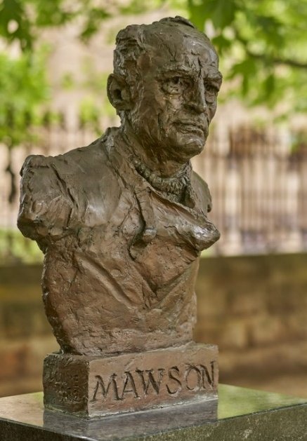 Dowie's bust of Sir Douglas Mawson (1982)