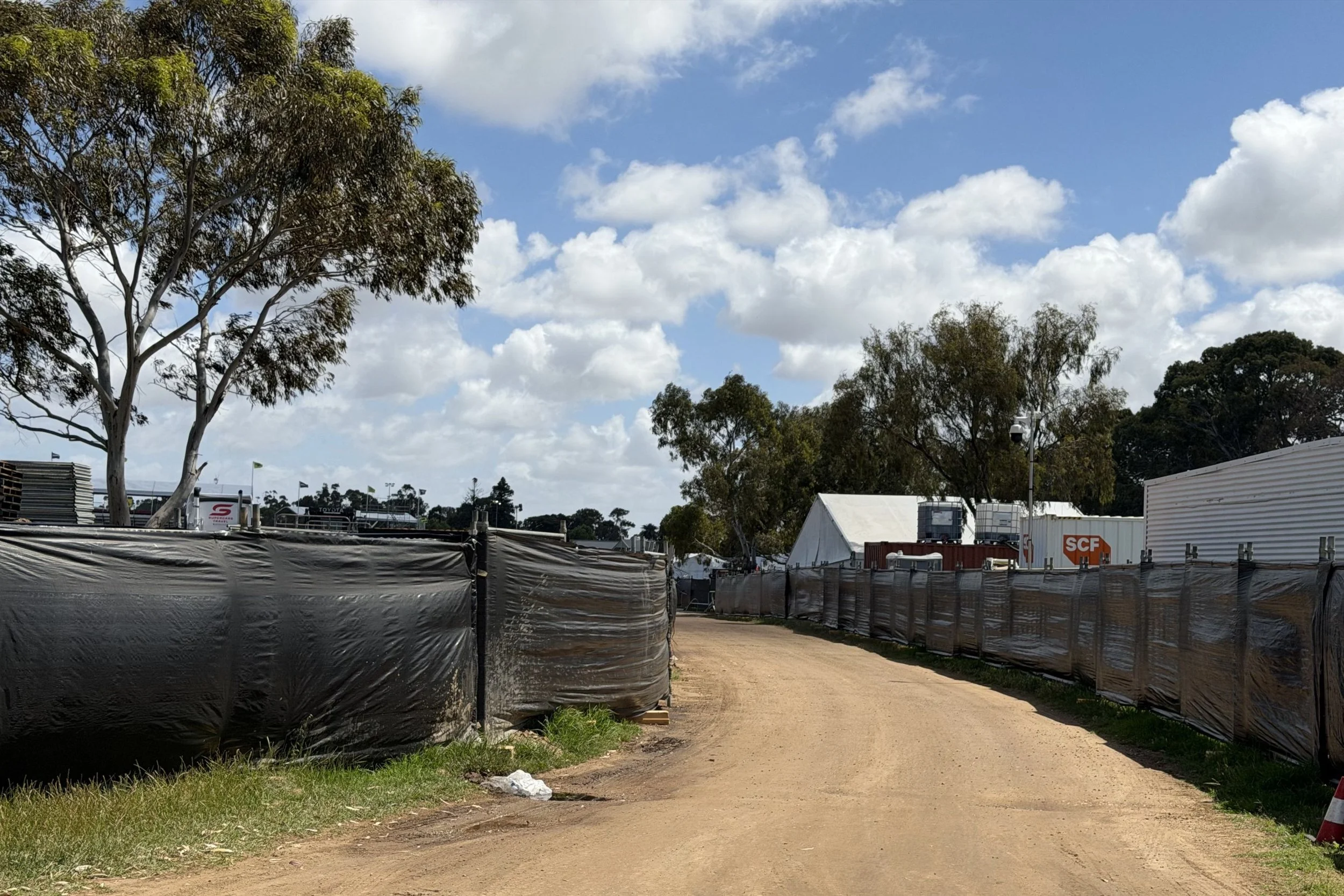 dirt road and dongas.jpg
