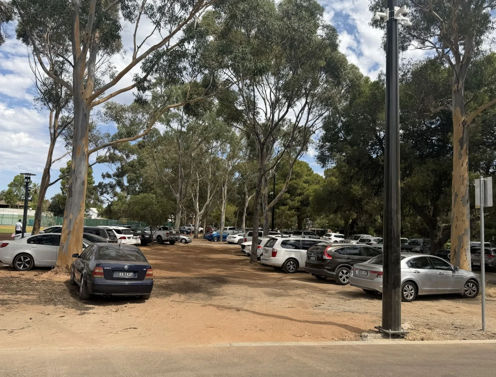 An estimated 600 cars, spilling out of the 450-space car park, 31 Jan 2026