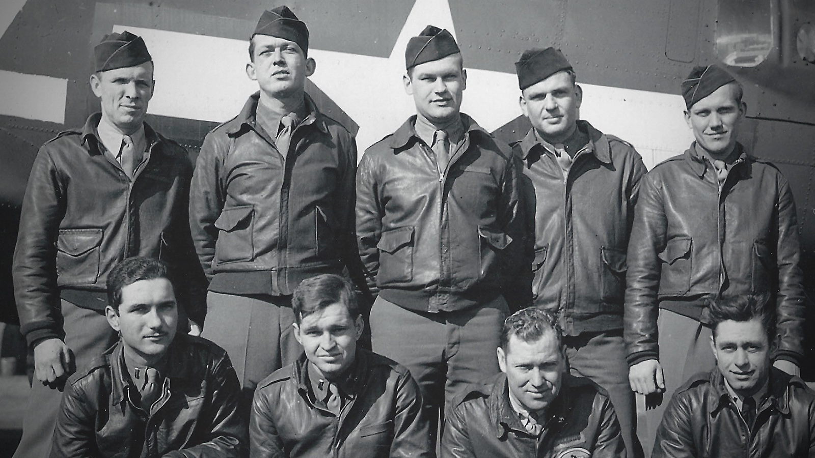 390th Bomb Group Crew #38 (Isaac Leslie Hightower is the second from the left on the bottom row)