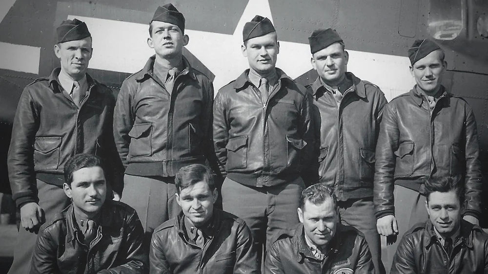 390th Bomb Group Crew #38 (Isaac Leslie Hightower is the second from the left on the bottom row)