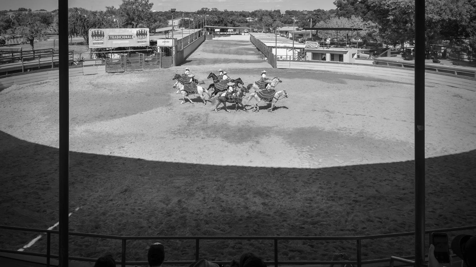 The escaramuzas perform in the reudo.