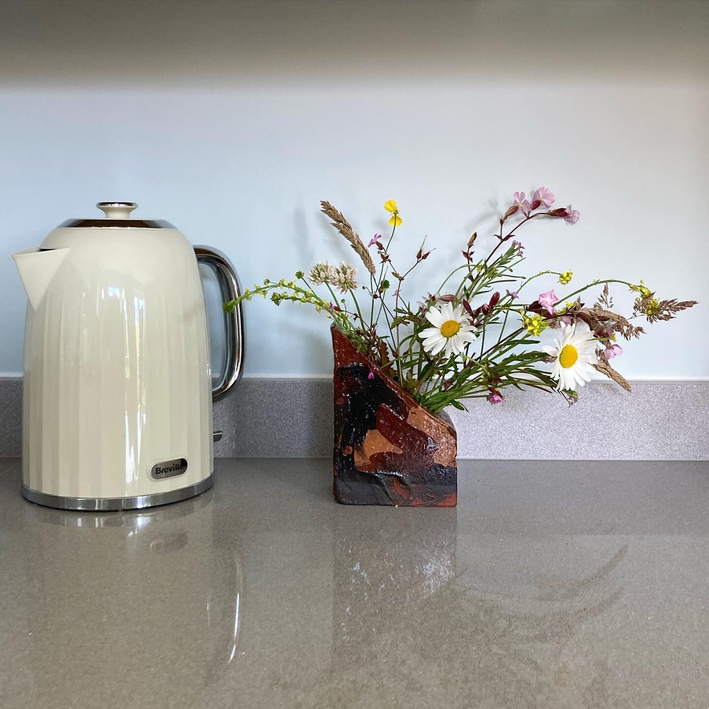 🔥🌼 Kettle and edition with wild flowers picked from Brandy Bottom in the show home at Lyde View 🏡