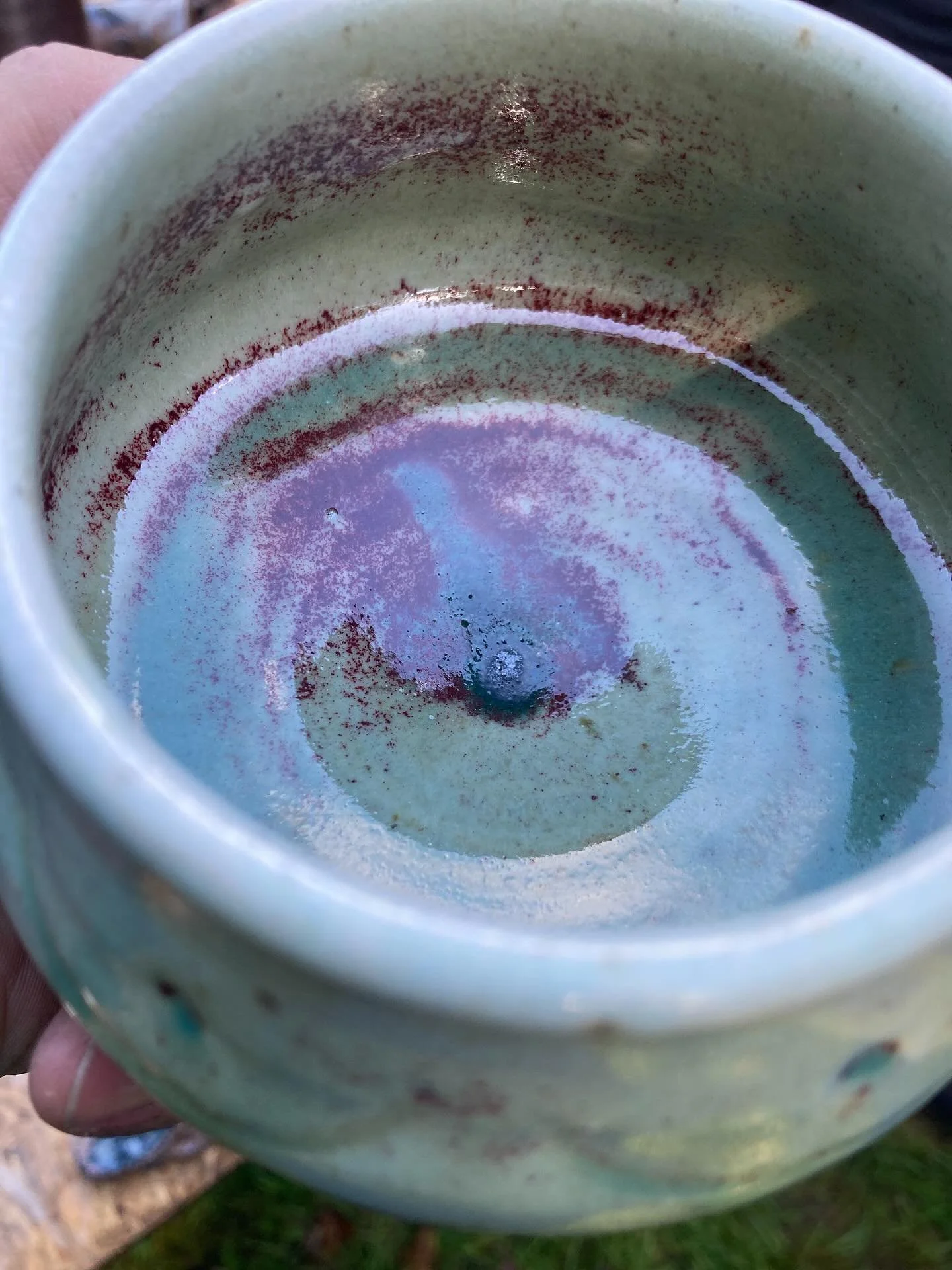 Beautiful bit of copper red on this tea cup by @earthwatersoul_ceramics from last weekends firing 🐦&zwj;🔥