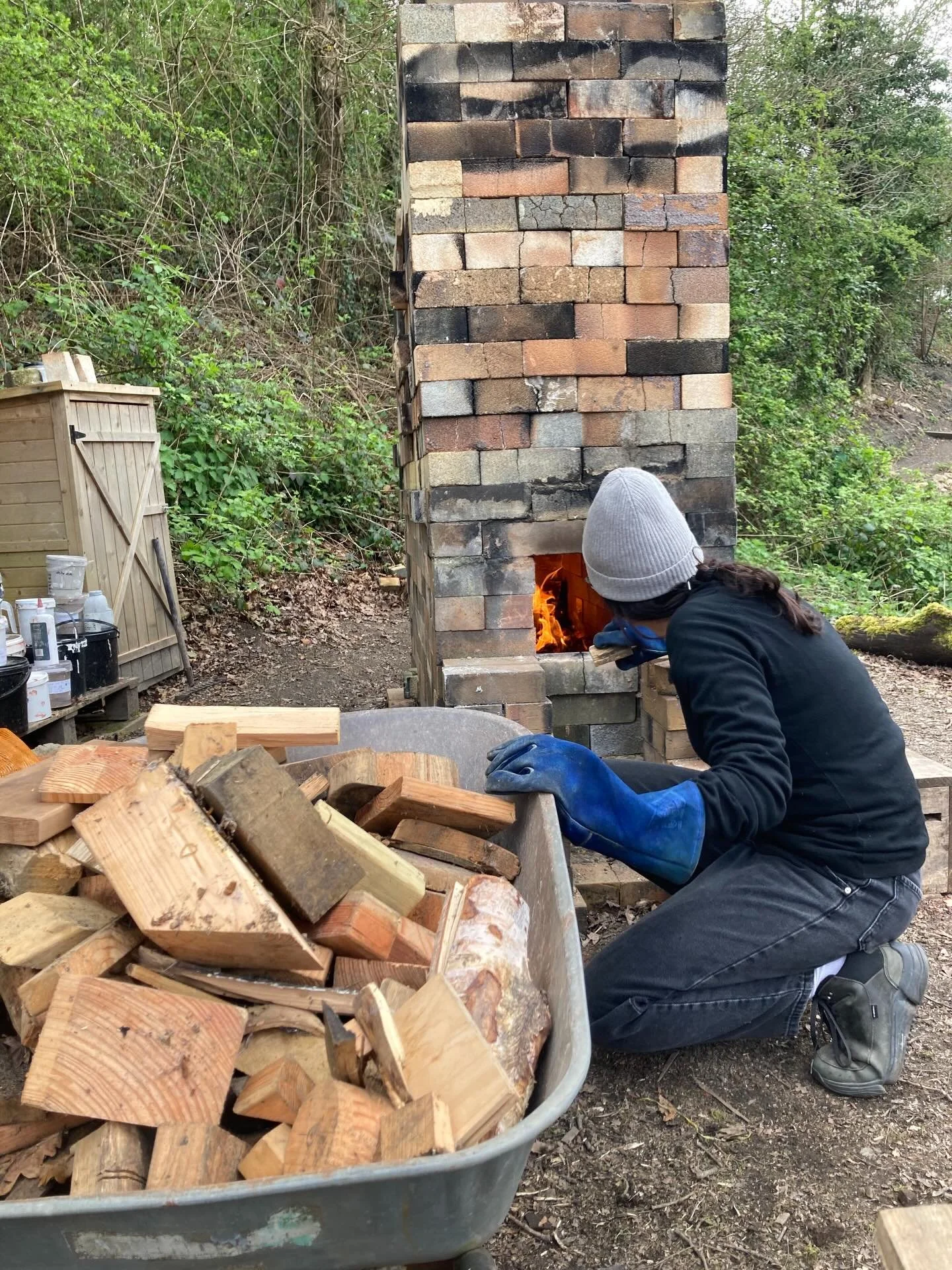 Great weekend firing with some fantastic results! With @damian.eley.ceramics @eliseashby @jonomakespots @earthwatersoul_ceramics @opposable.hands @kchauhanuk @crude_studio_ @philroot @siobhan_joan_ceramics 🌞🌱🔥