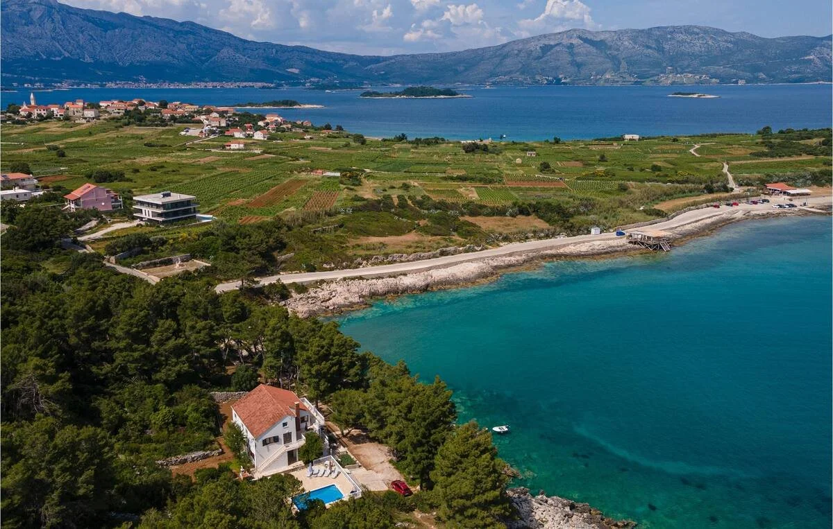 villa and island.jpeg