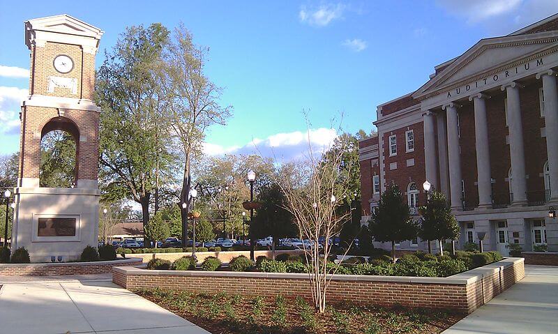 800px-Malone_Hood_Plaza_University_of_Alabama.jpg