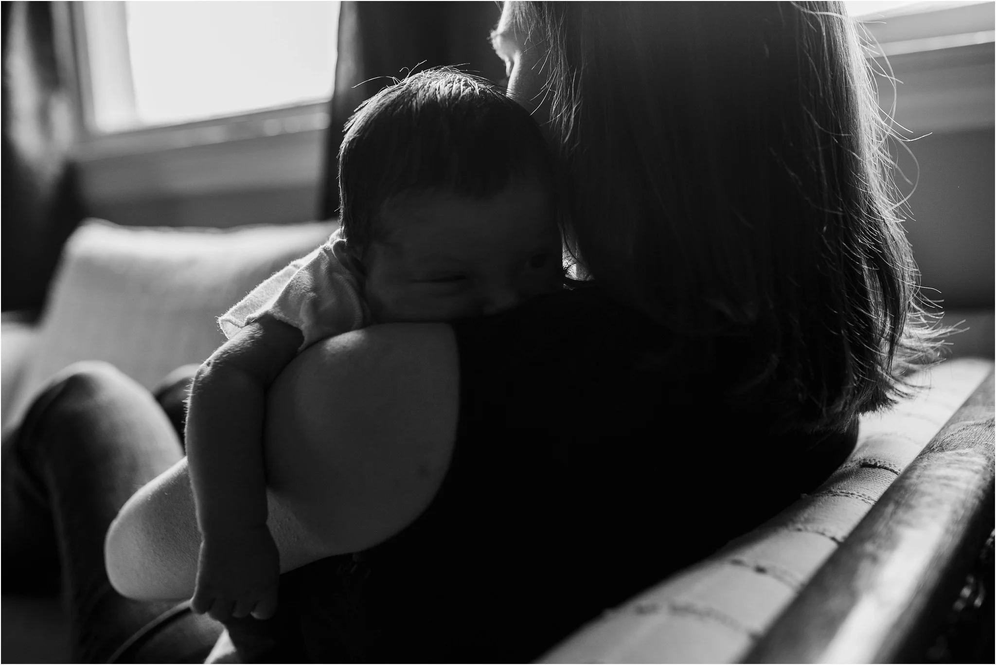 baby on mom's shoulder