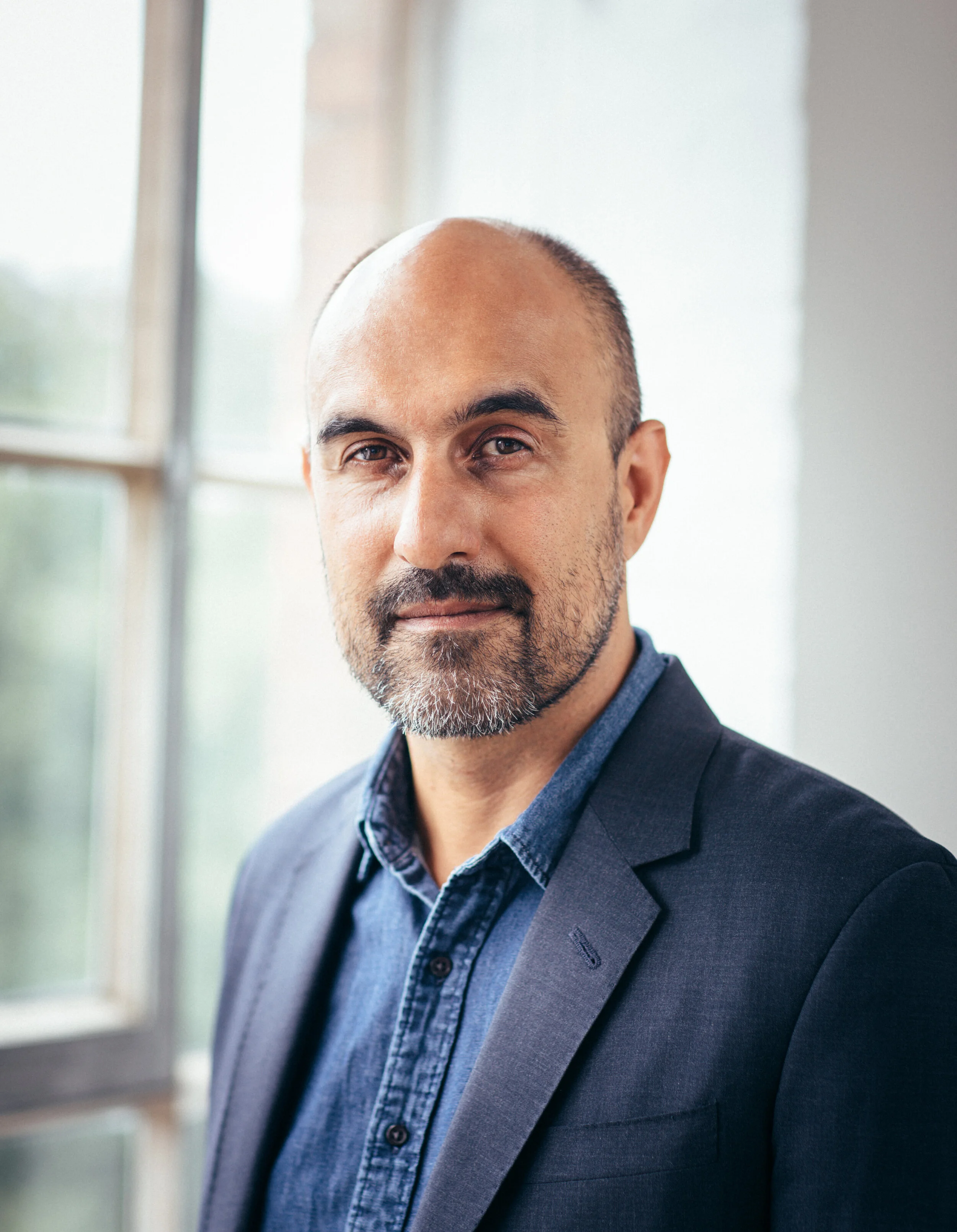 Hari Kunzru — Alex PeakeTomkinson