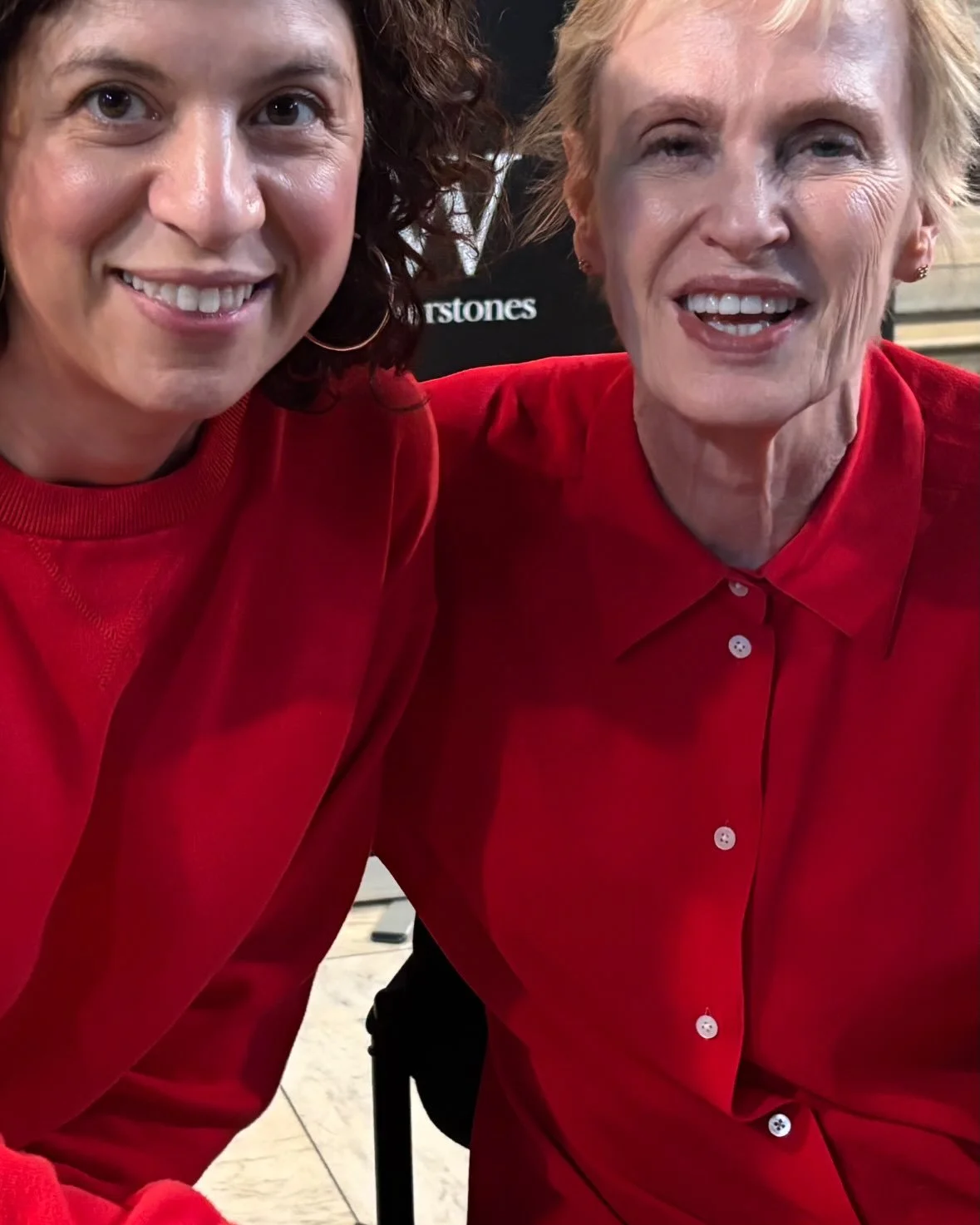 It was my honour to interview the incredible Siri Hustvedt about Ghost Stories, her memoir of her life with Paul Auster and also now, her life as a widow. As @louisecc.reads said to me a while ago, she just has a really great brain. She also bore out