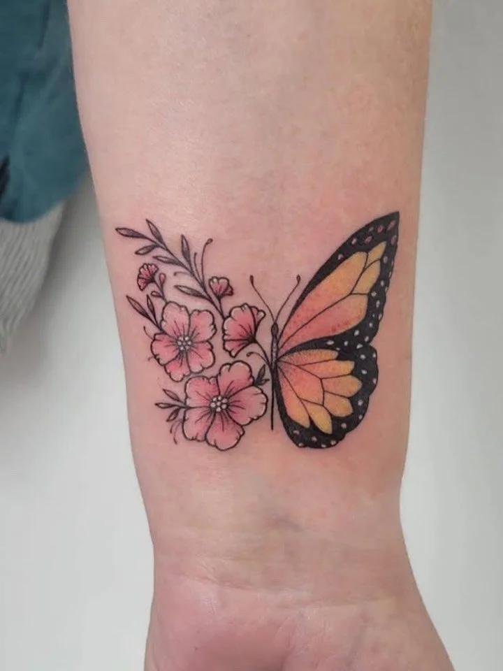 Tattoos by @_sarahdoesartstuff_ 

#blacklistink#blacklistinktattoo#tattoocollective#tattoostudio#tattooshop#tattooartist#tattoo#inked#jomo#creativecommunity#417tattoo