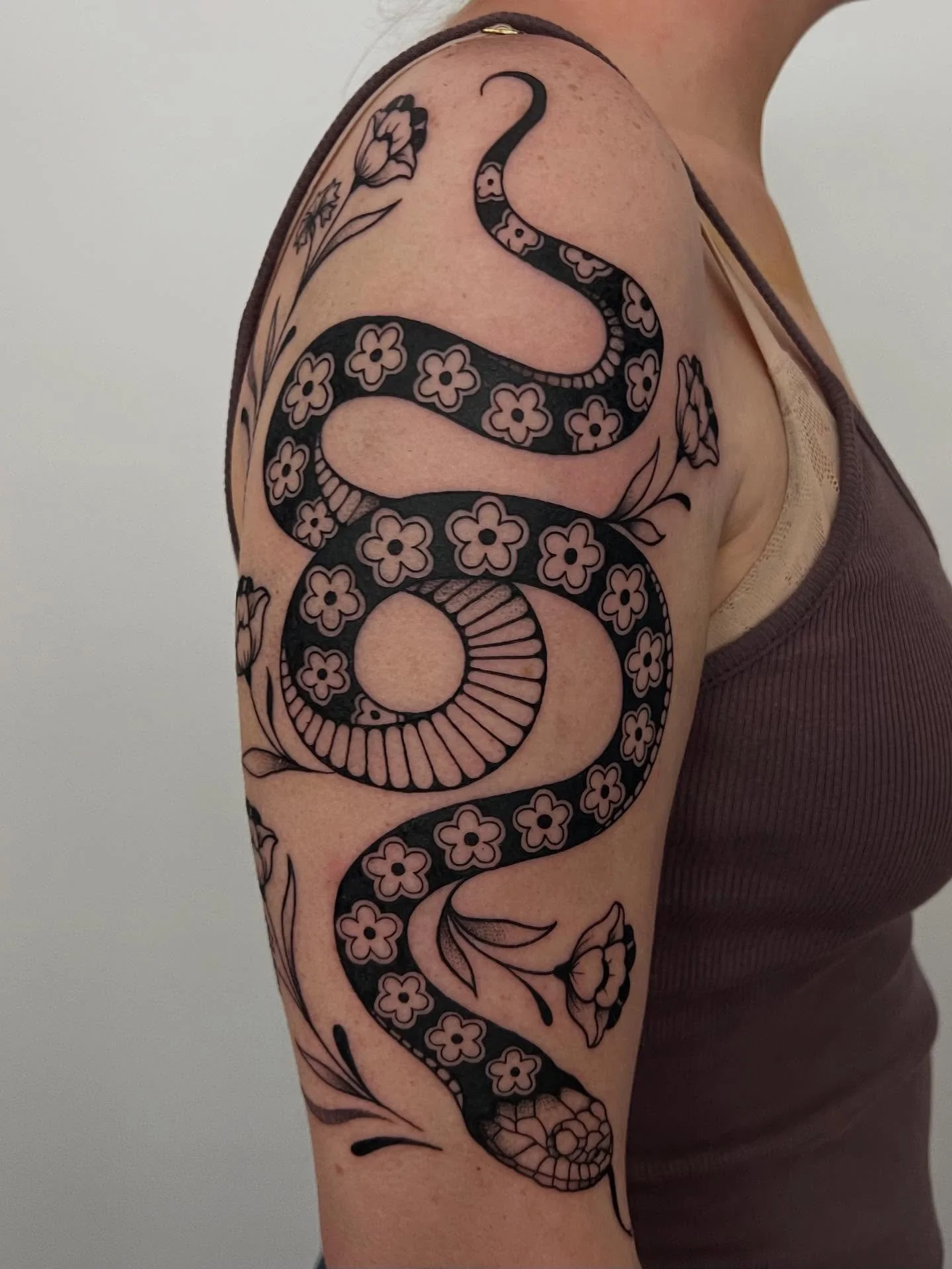 Tattoos by @laurelsextondesigns

#blacklistink#blacklistinktattoo#tattoocollective#tattoostudio#tattooshop#tattooartist#tattoo#inked#jomo#creativecommunity#417tattoo