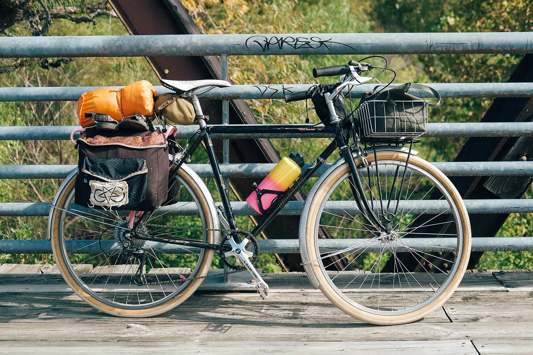 My 1990 Miyata 610 loaded up. New addition - a looney bin for my 40 oz. Hydro Flask #rideslow #arrivewhenever