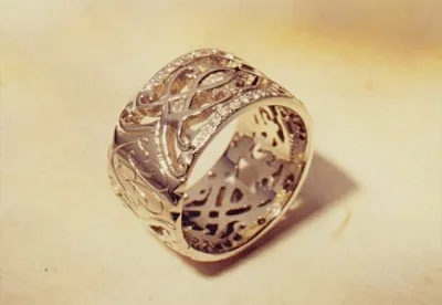 14 wg and diamond antique band.jpg