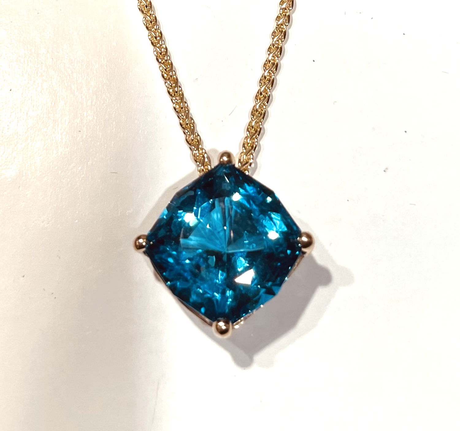  A spectacular blue topaz set in 18 karat yellow gold 