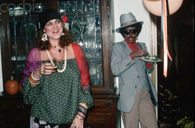 Joni Mitchell in blackface at a Halloween party in 1977