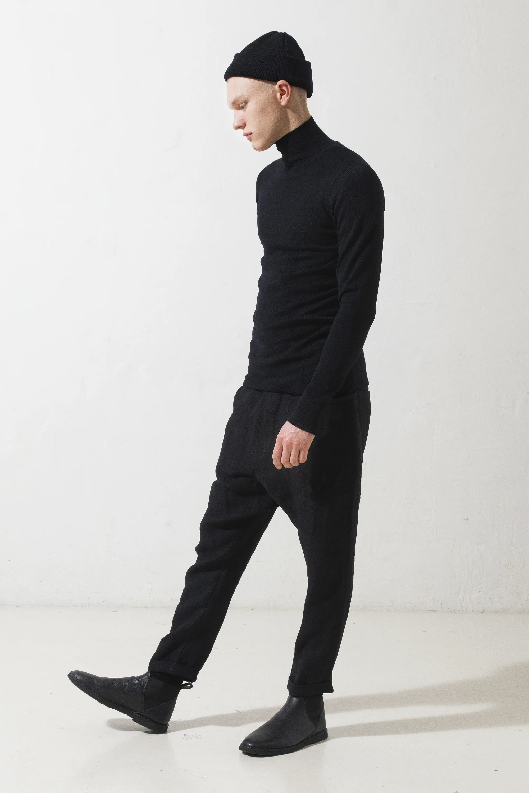 nomennescio_504_low_turtleneck_m_1.jpg