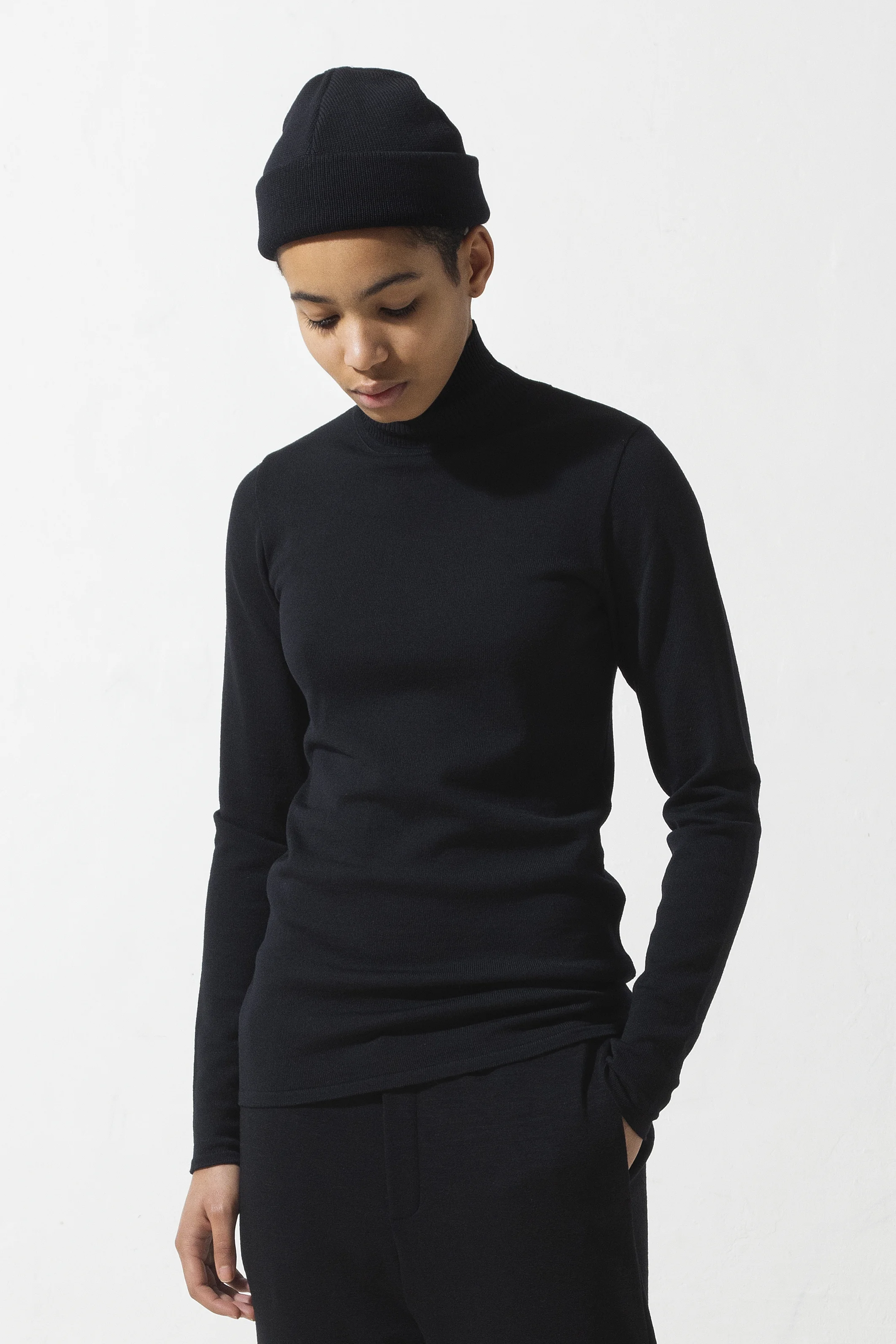 nomennescio_504_low_turtleneck_w_3.jpg