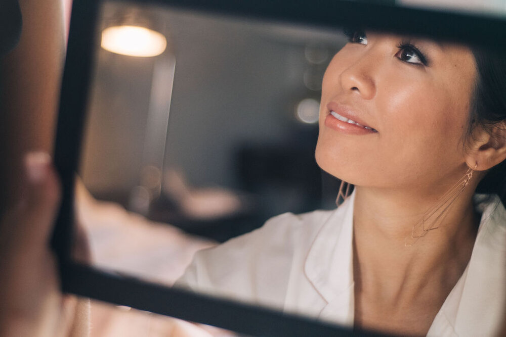 Toronto bride getting ready for her Toronto wedding day at The One Eighty