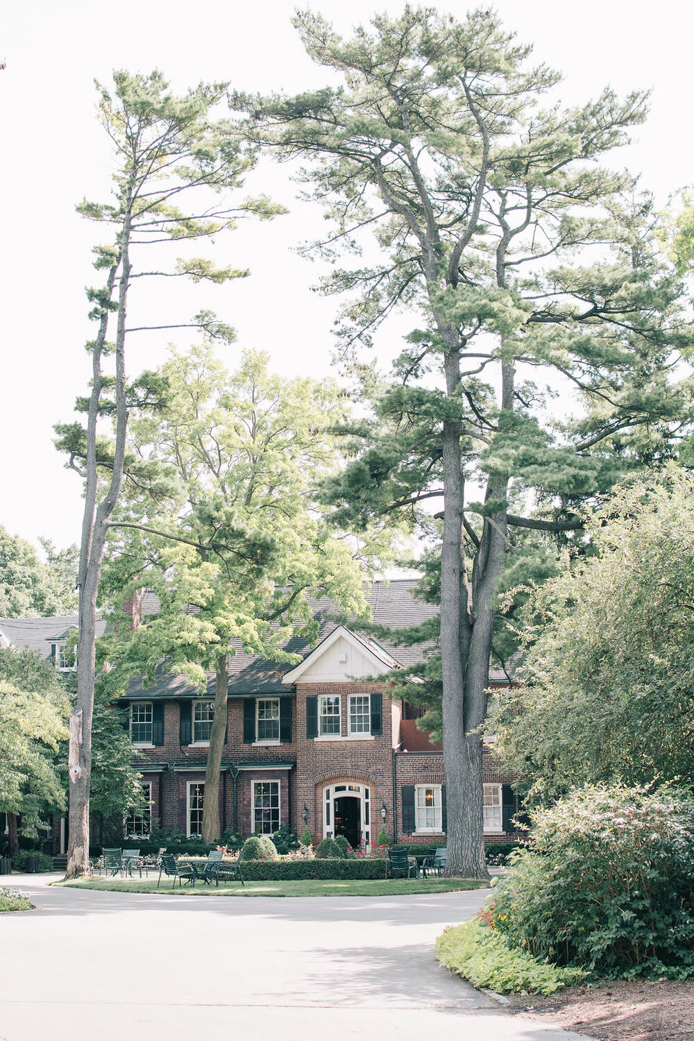 Timeless summer wedding day at Toronto Golf Club photographed by Toronto Wedding Photographers, Ugo Photography