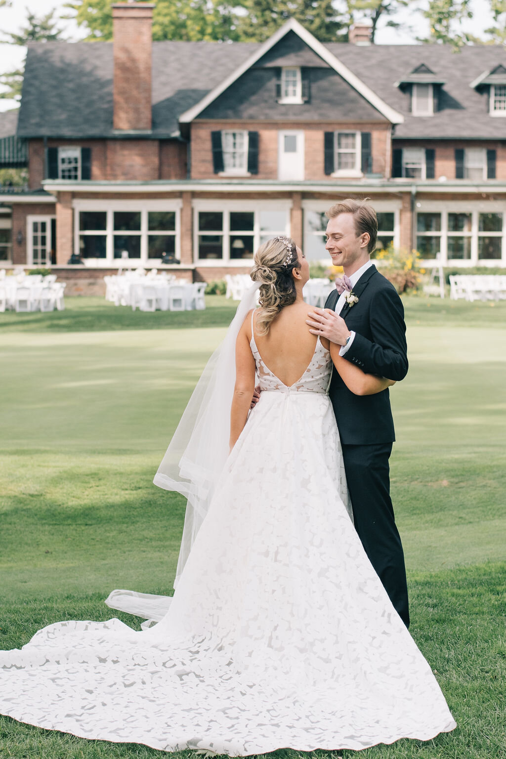 Bride and groom's timeless wedding day at the Toronto Golf Club photographed by Toronto Wedding Photographers, Ugo Photography