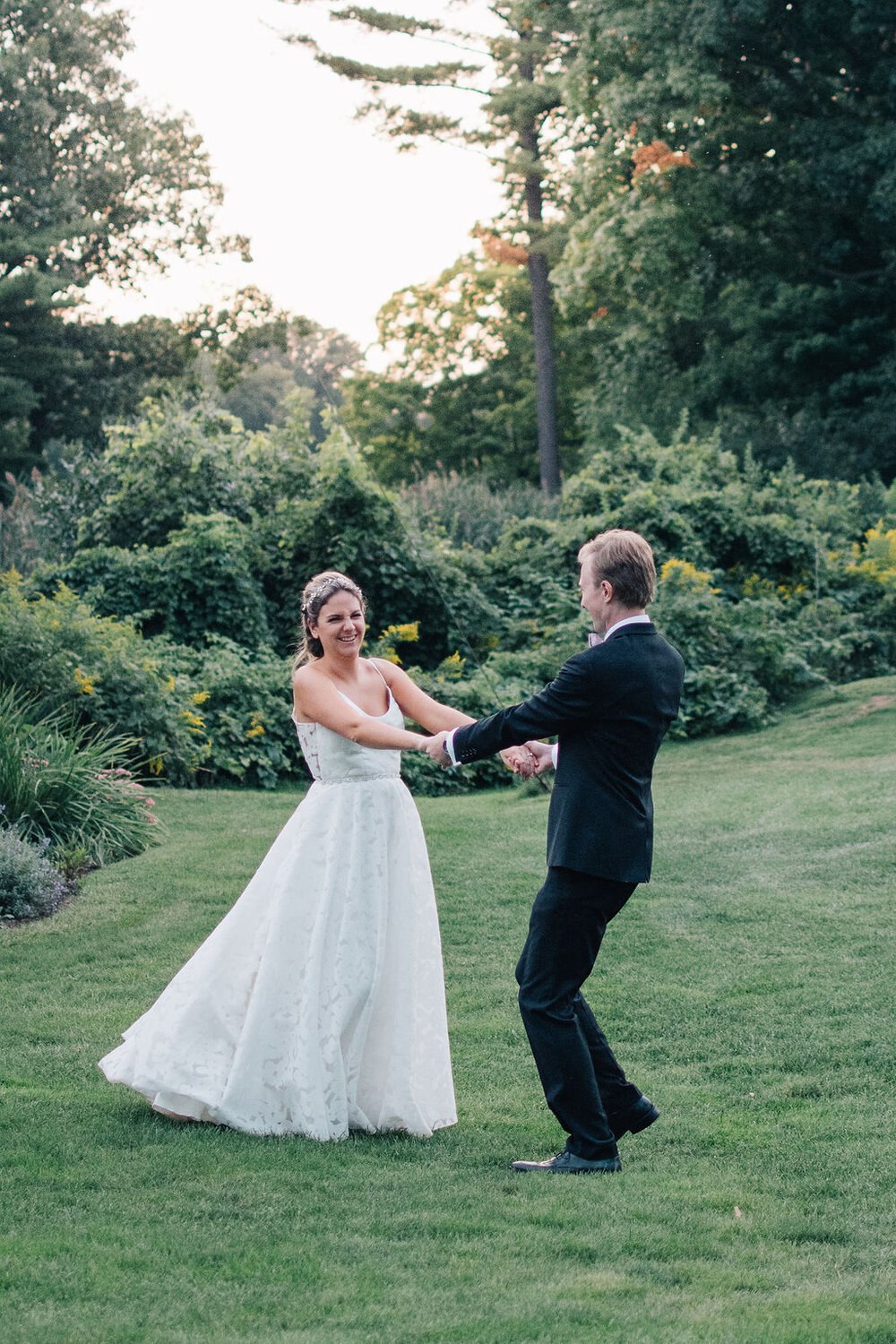 Joyous summer wedding day at The Toronto Golf Club photographed by Toronto wedding photographers, Ugo Photography