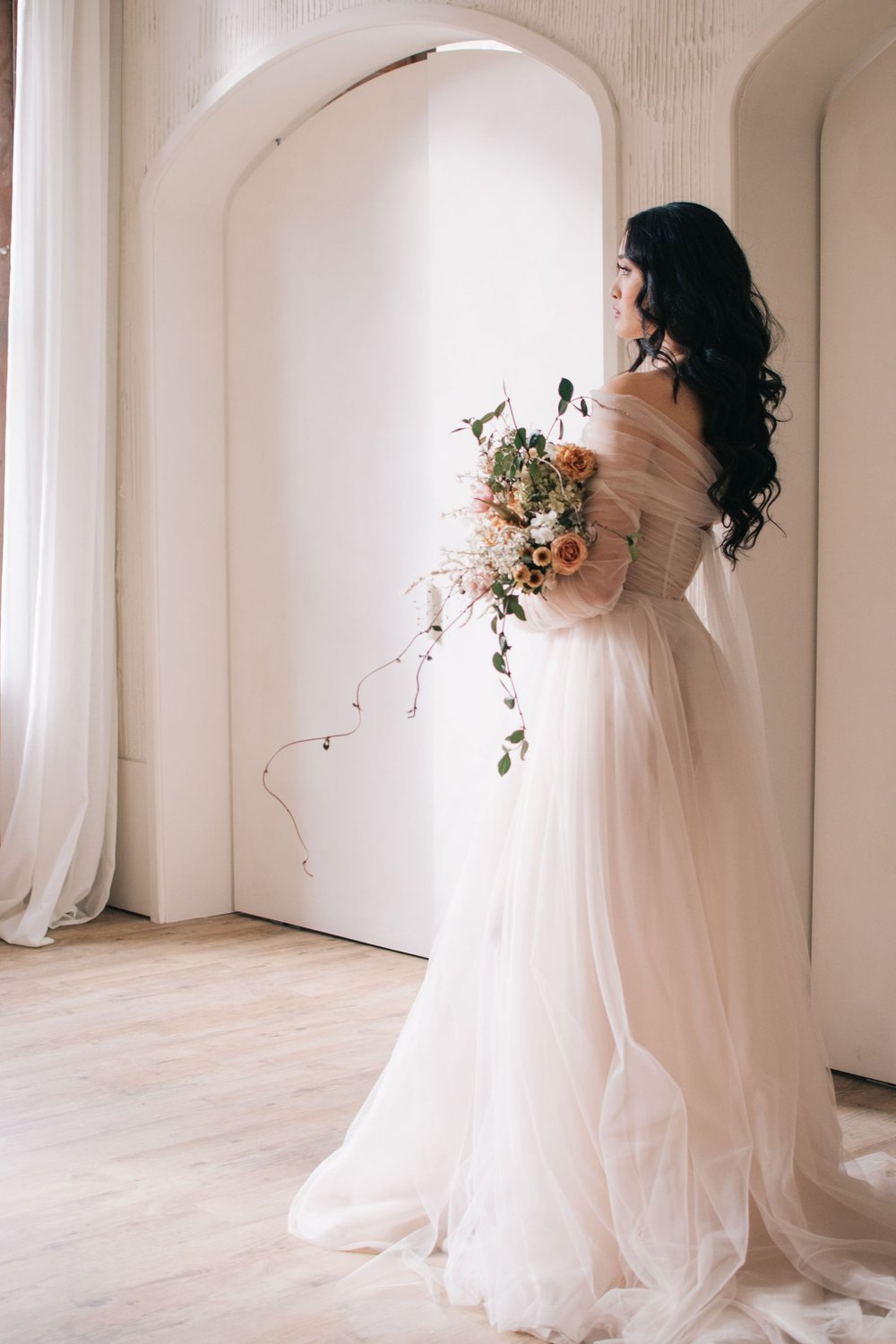 Wedding Day Getting Ready Photographs with the Bride by Toronto Wedding Photographers, Ugo Photography