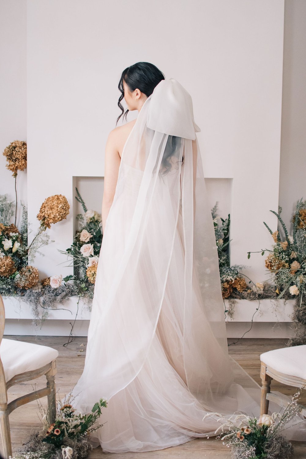 Chic wedding veil worn by bride on her wedding day photographed by Toronto wedding photographers, Ugo Photography