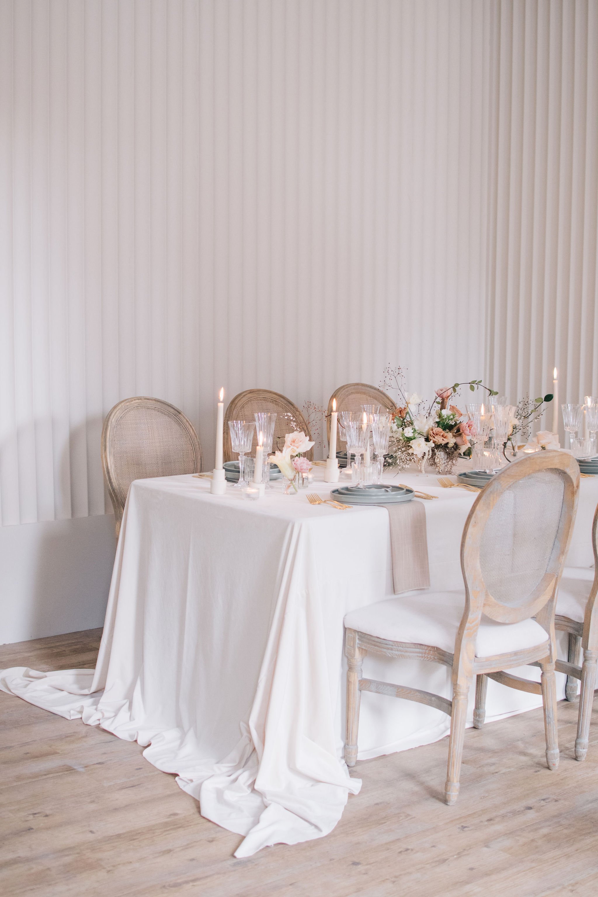 Intimate wedding reception in the heart of downtown Toronto photographed by Toronto wedding photographers, Ugo Photography