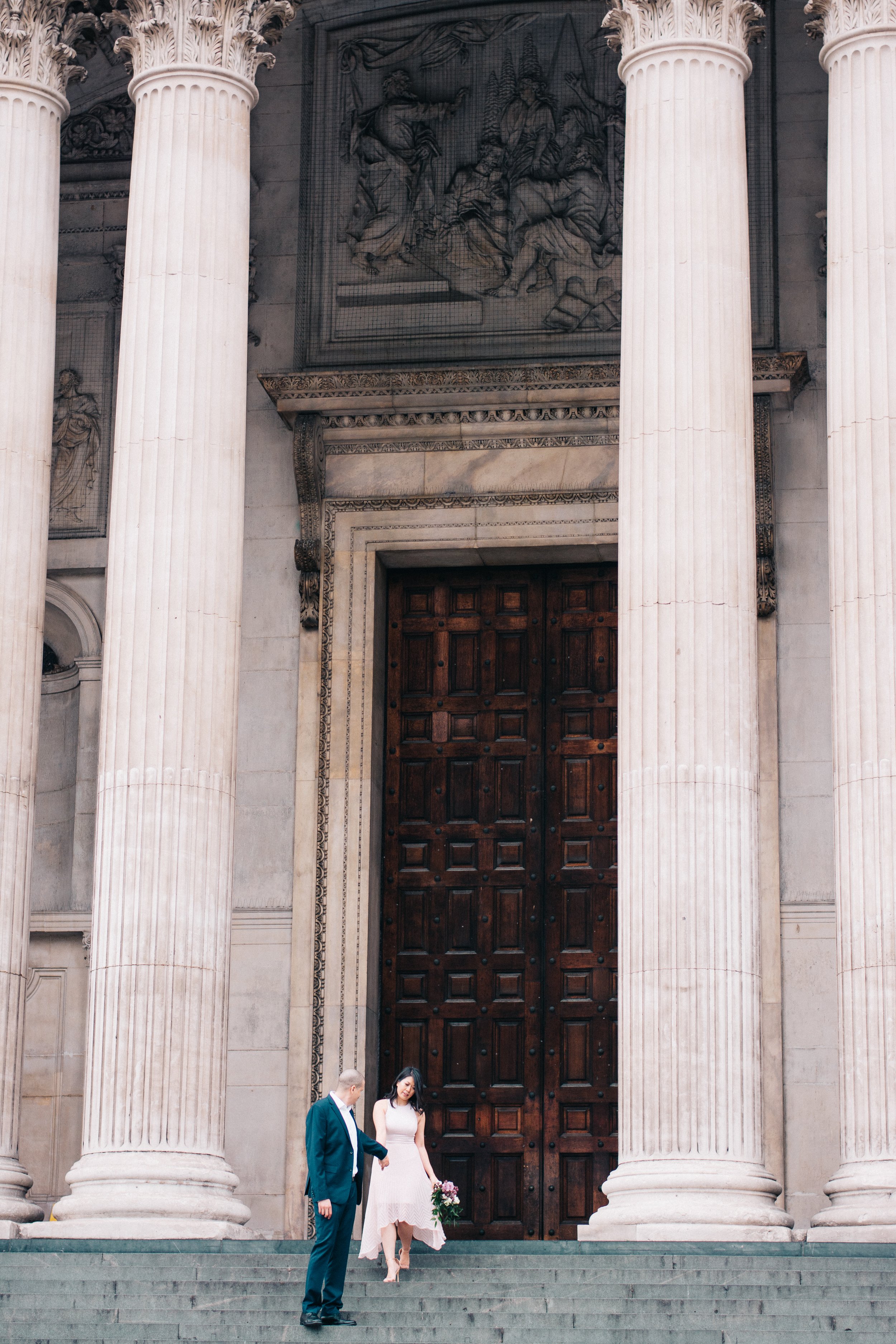 Elegant destination engagement session photography in London, UK photographed by European destination wedding photographers, Ugo Photography