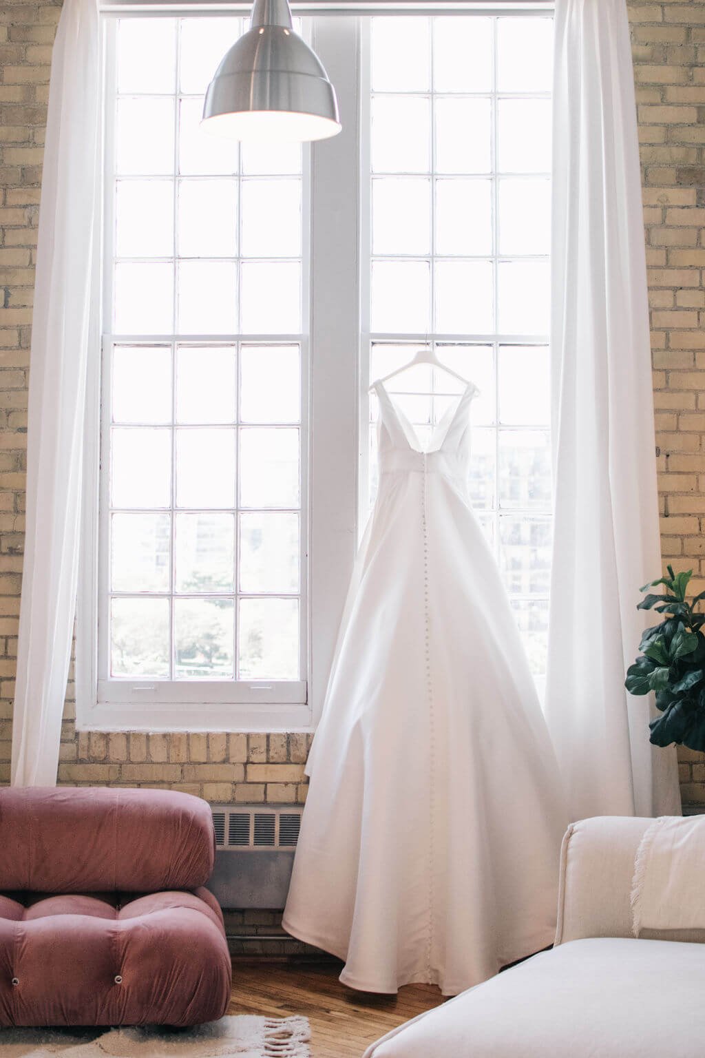 TImeless summer wedding day in downtown Toronto by Toronto wedding photographers, Ugo Photography