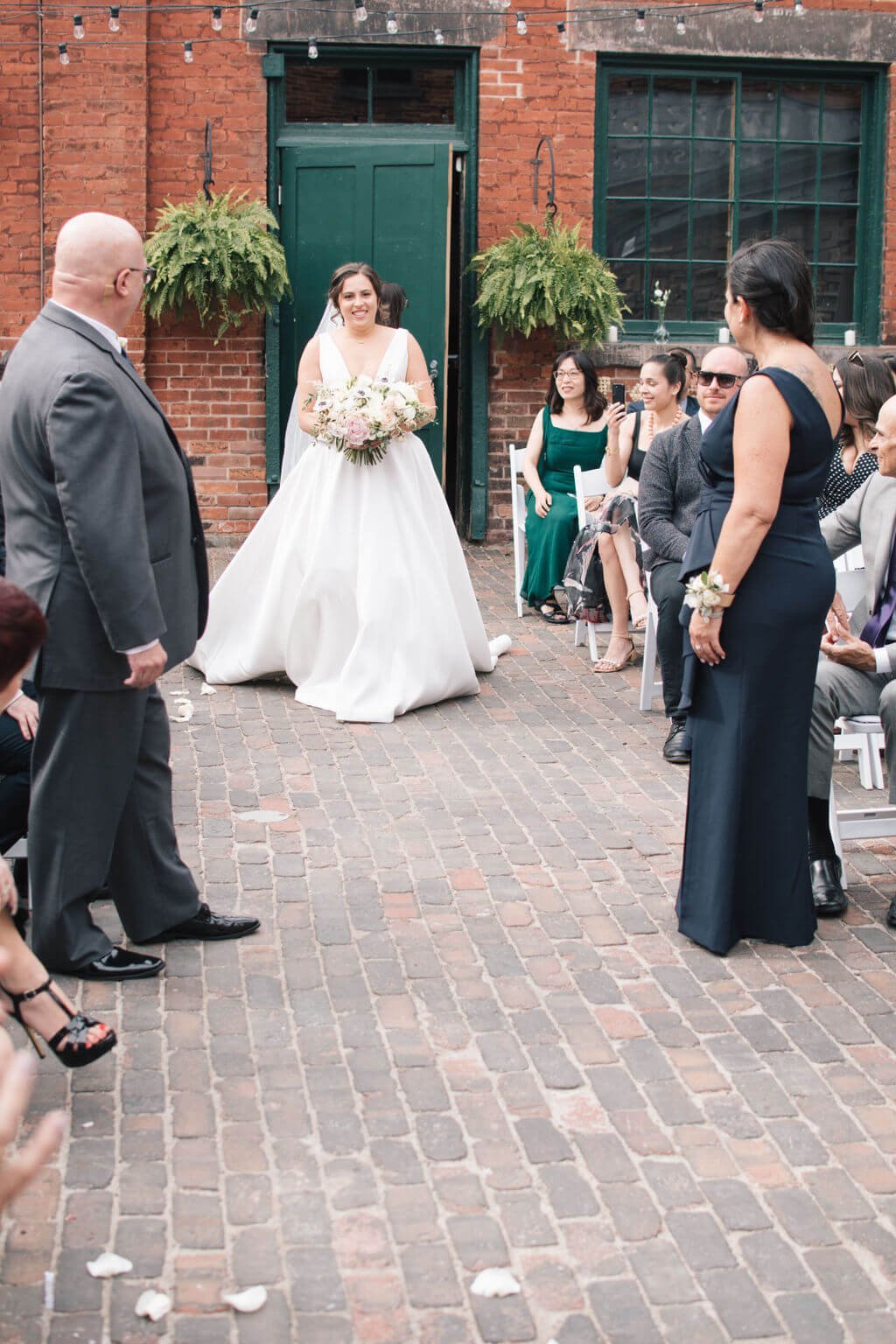 Elegant Toronto summer wedding photography by Toronto wedding photographers, Ugo Photography