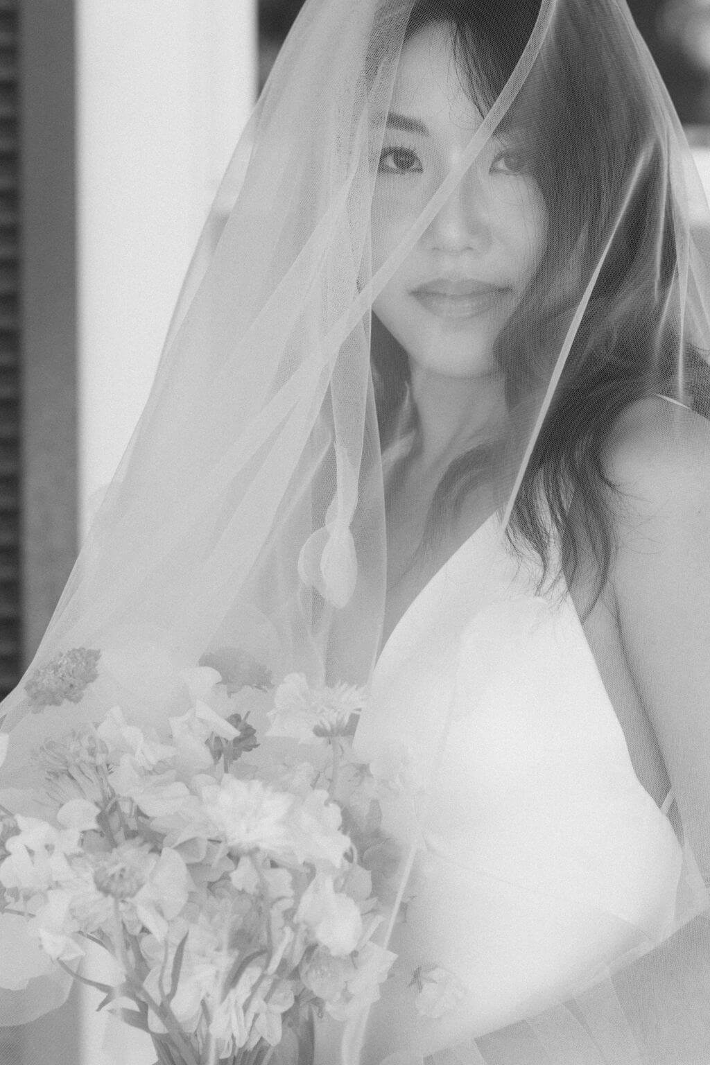 Chic bridal veil for bride and groom's modern wedding at The Doctor's House