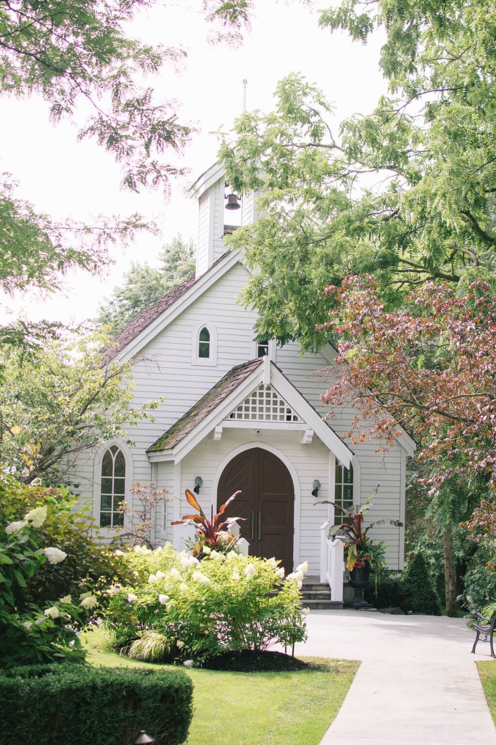 Modern and chic wedding day at The Doctor's House