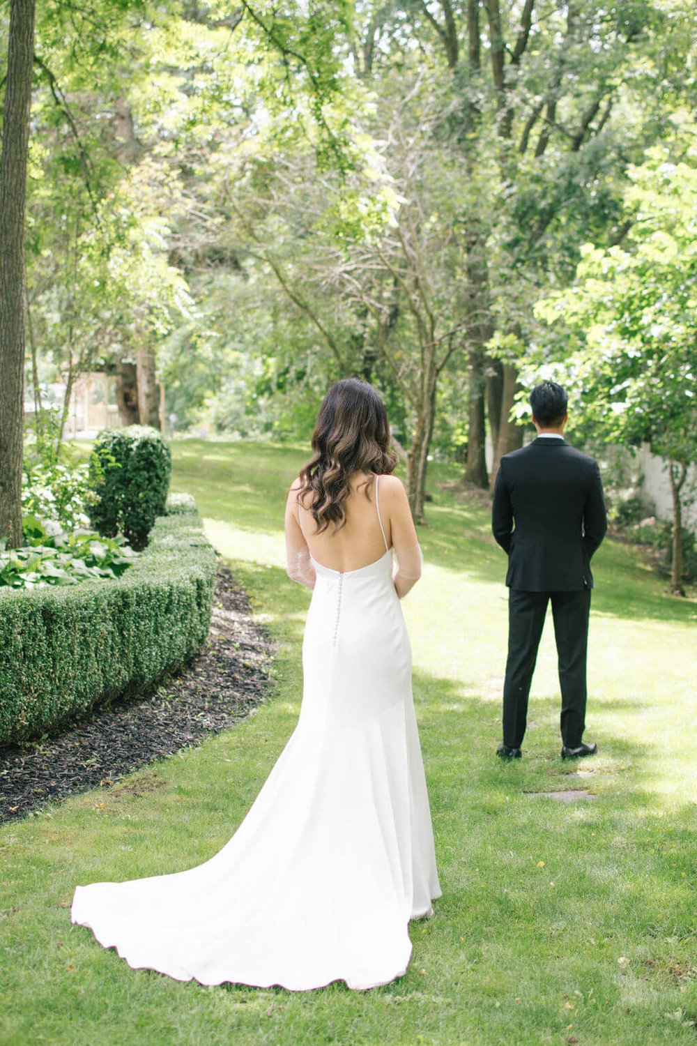 Modern and chic summer wedding day for bride and groom at The Doctor's House