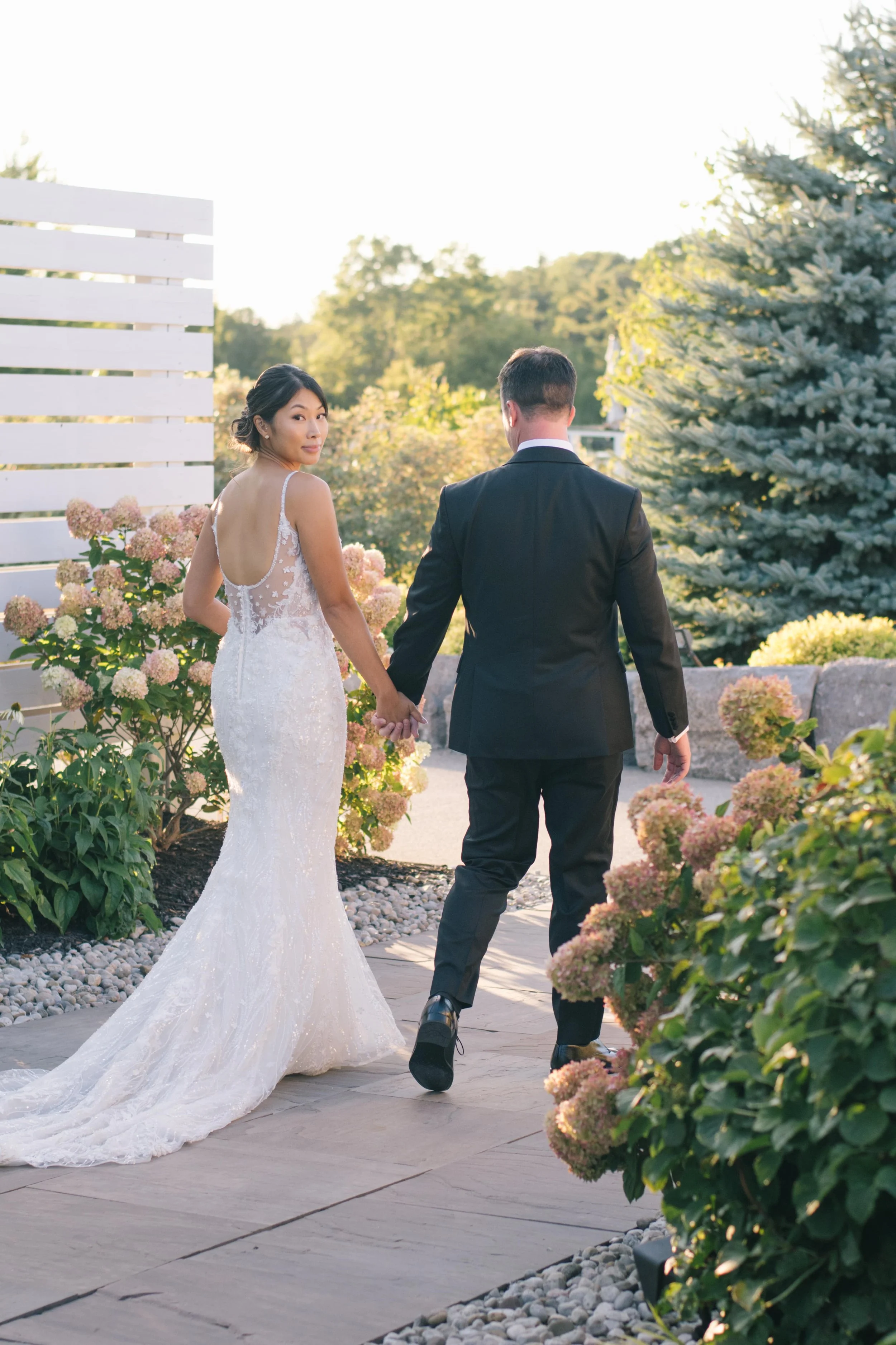 Modern fall wedding at The Whistle Bear Club