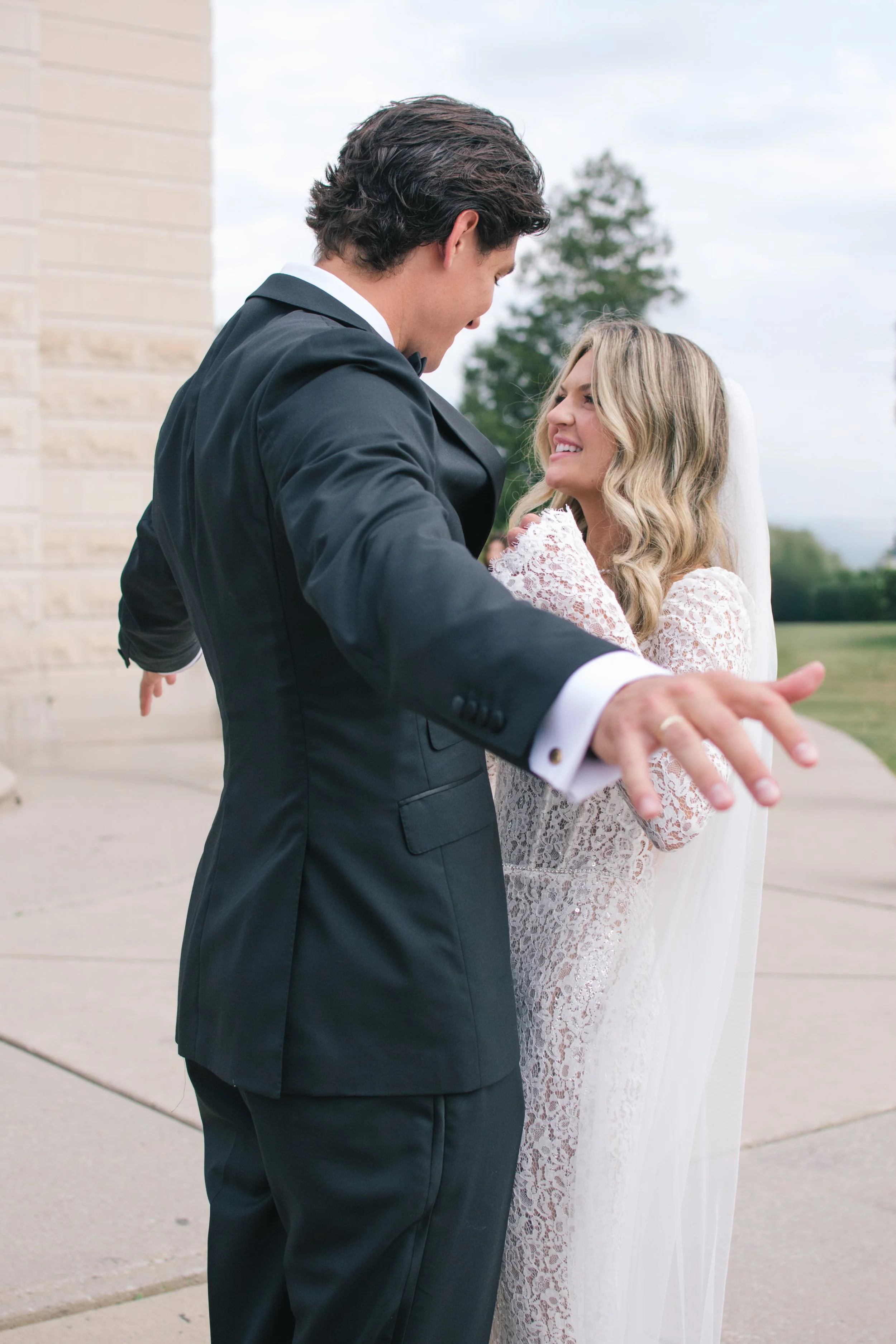 Modern black and white wedding at Three Feathers Terrace