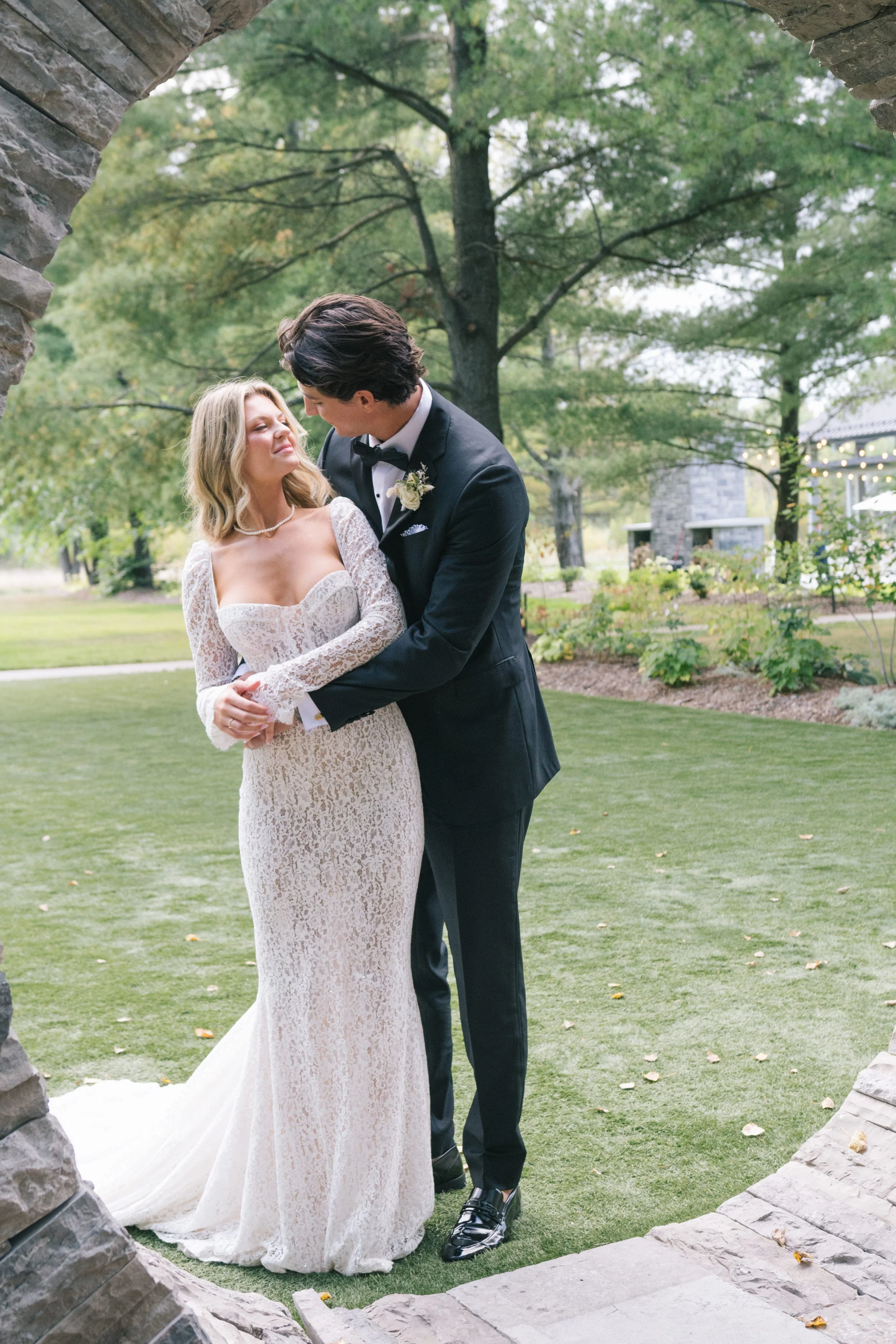 modern-estate-wedding-portraits-simcoe-county