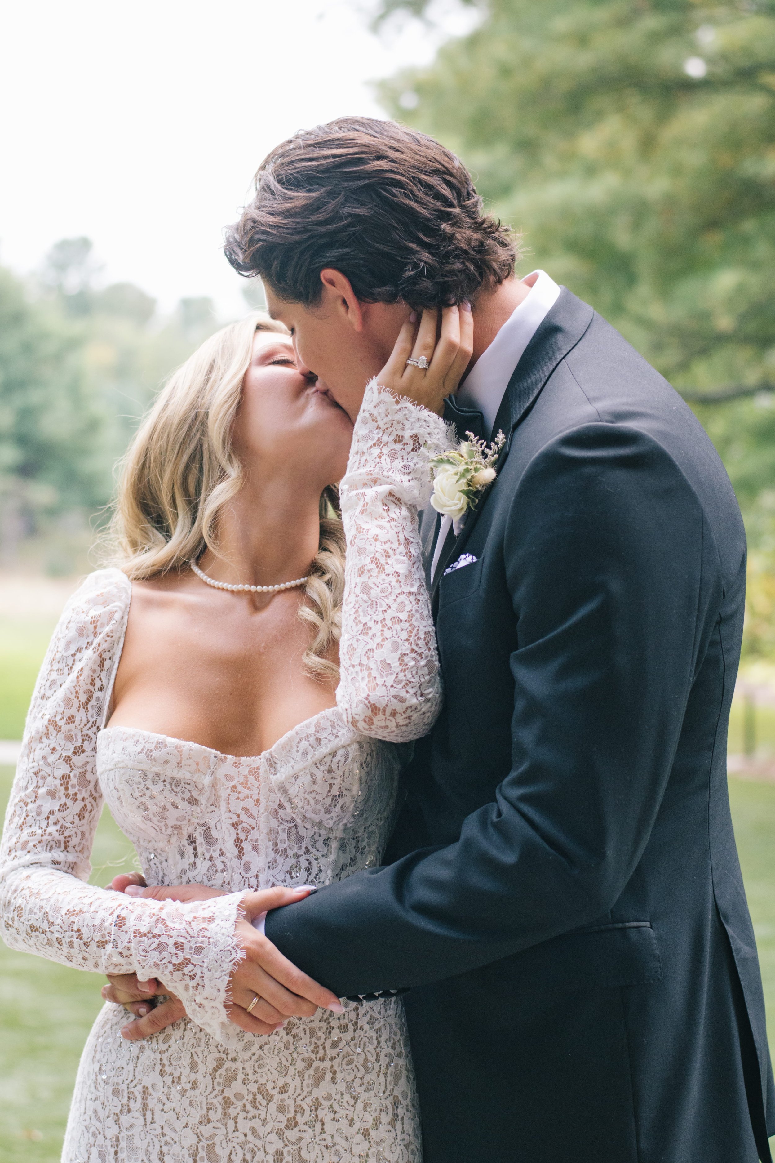 editorial-wedding-couple-kiss-three-feathers-terrace
