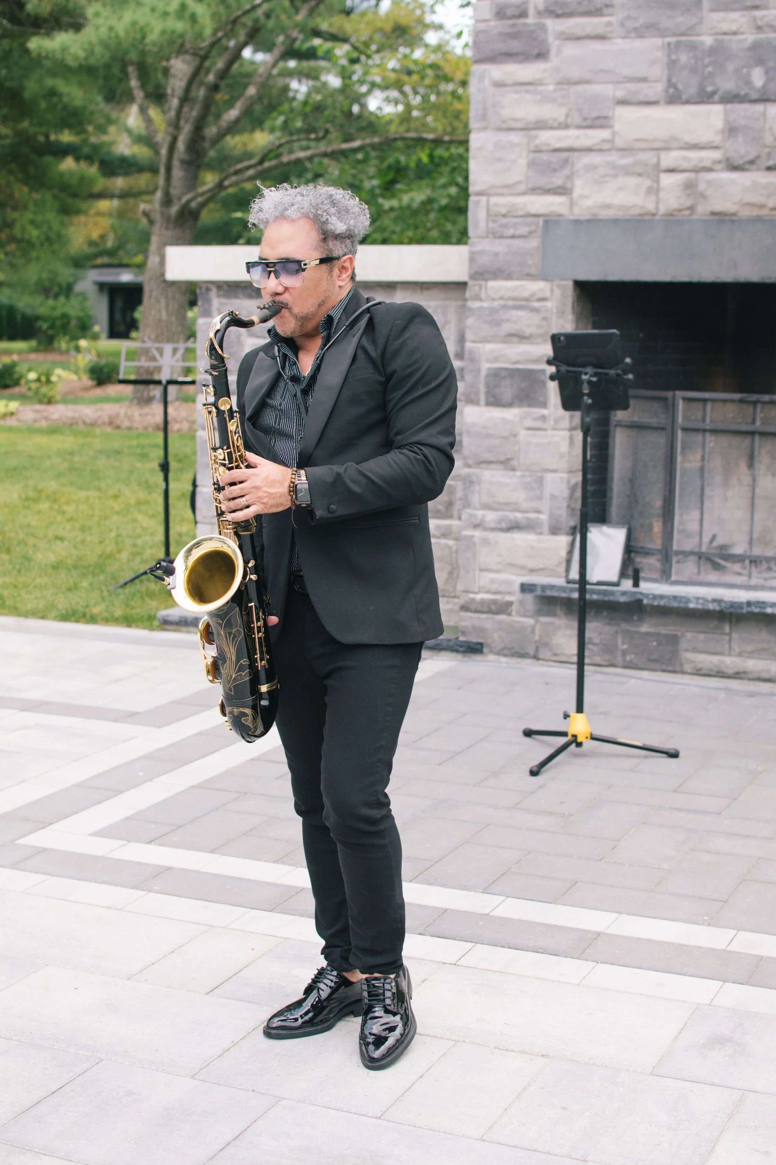 luxury-wedding-entertainment-saxophone-player-ontario
