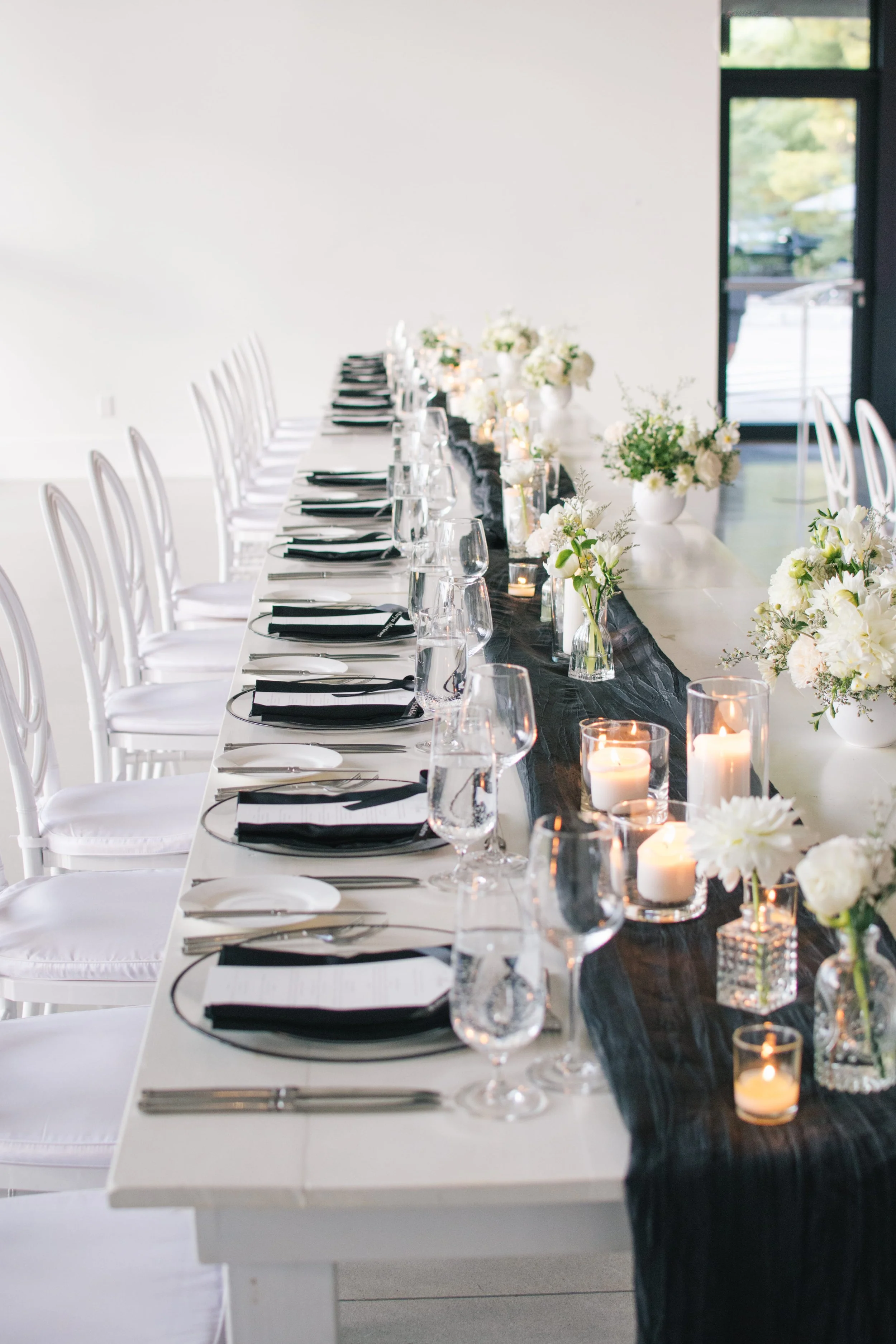 modern-reception-decor-three-feathers-terrace-estate