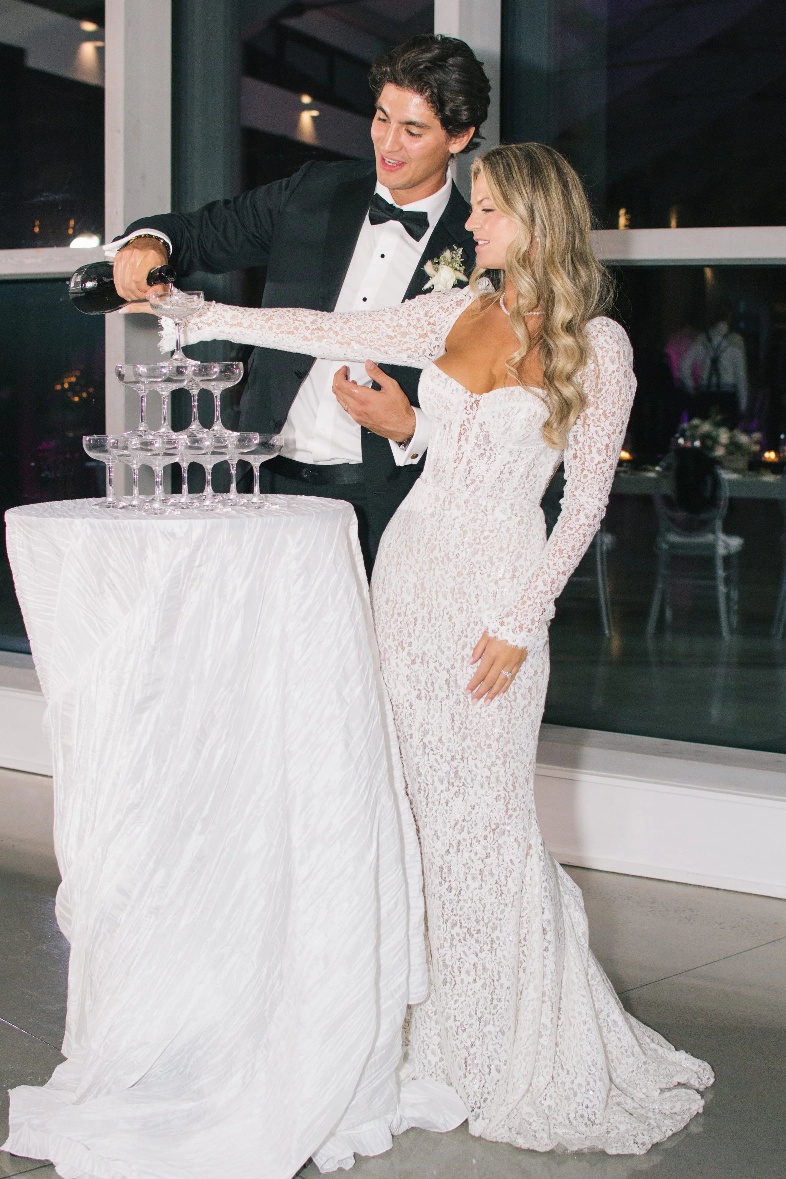 luxury-black-tie-wedding-champagne-celebration