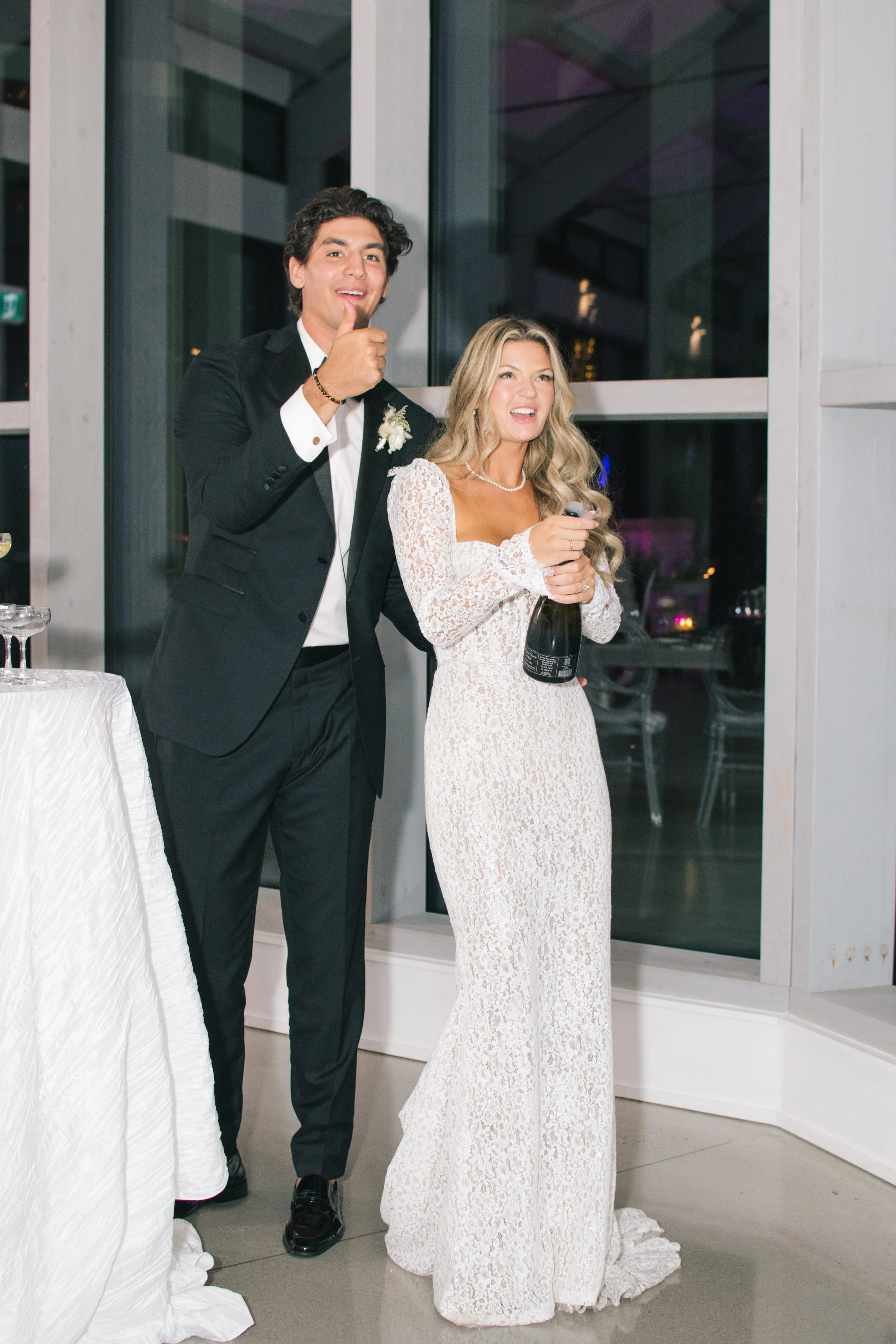 modern-wedding-reception-ideas-champagne-tower-pour