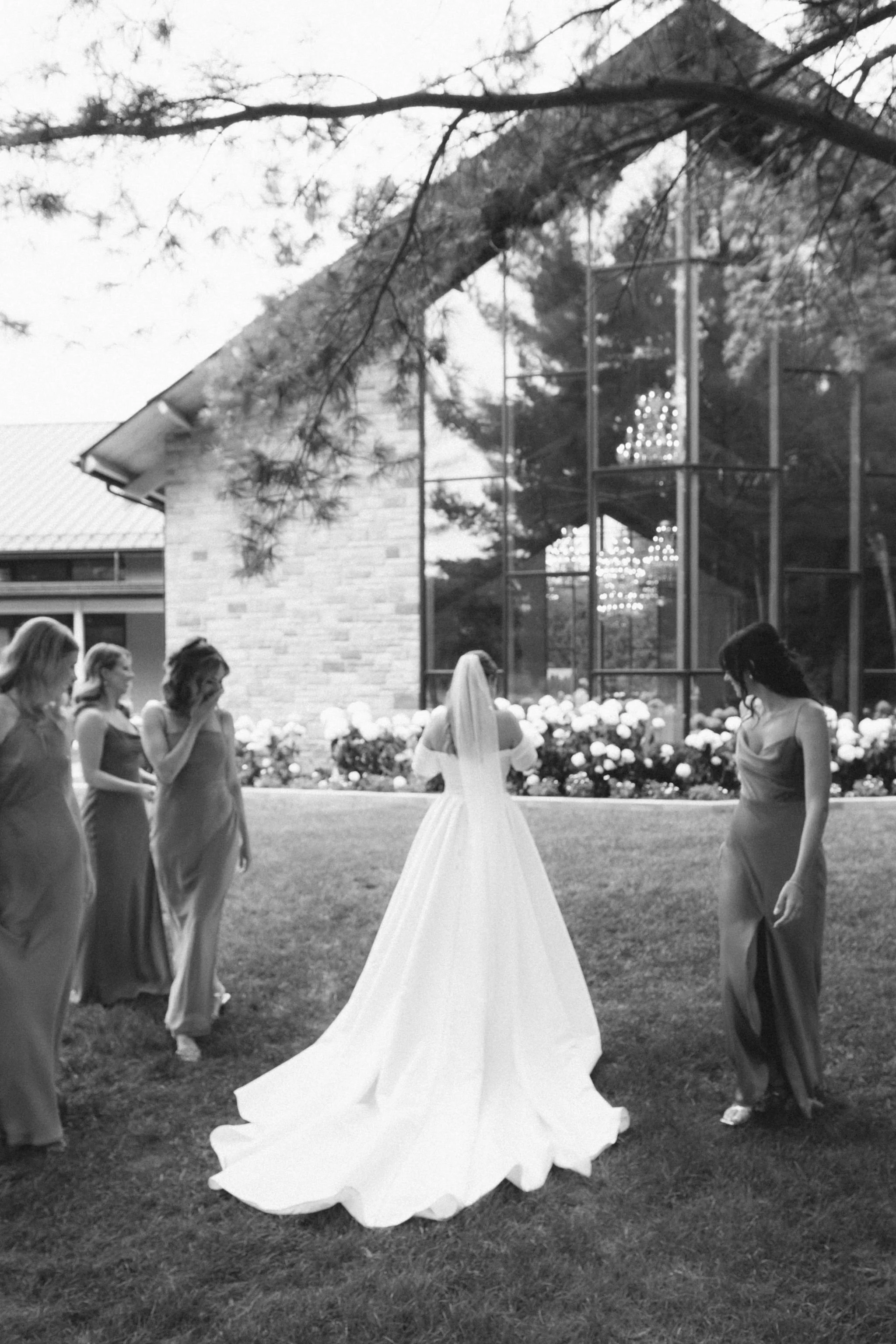 three-feathers-terrace-wedding-venue-outdoor-bridal-reveal-bw