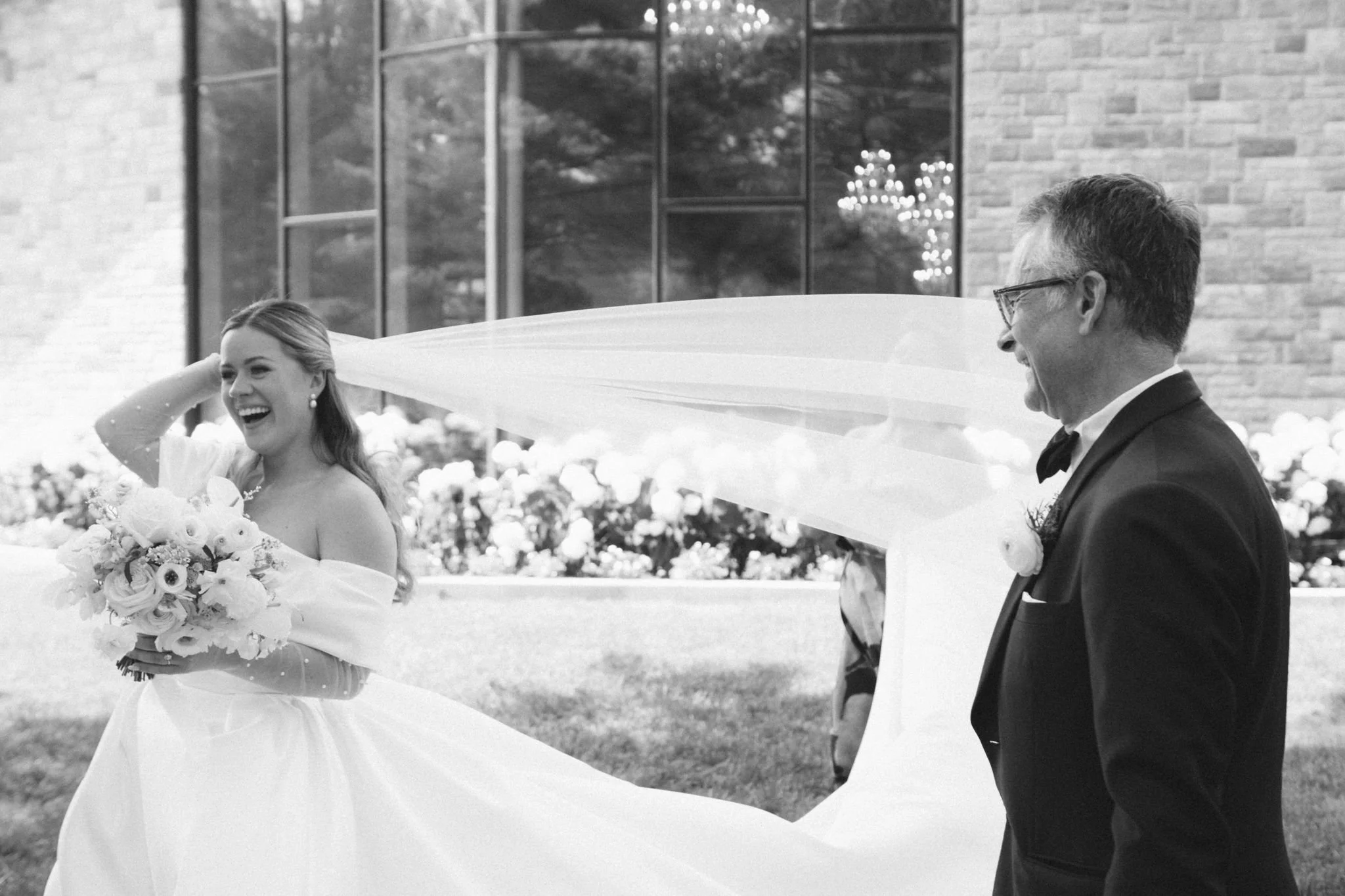 father-daughter-first-look-three-feathers-terrace-wedding-photography