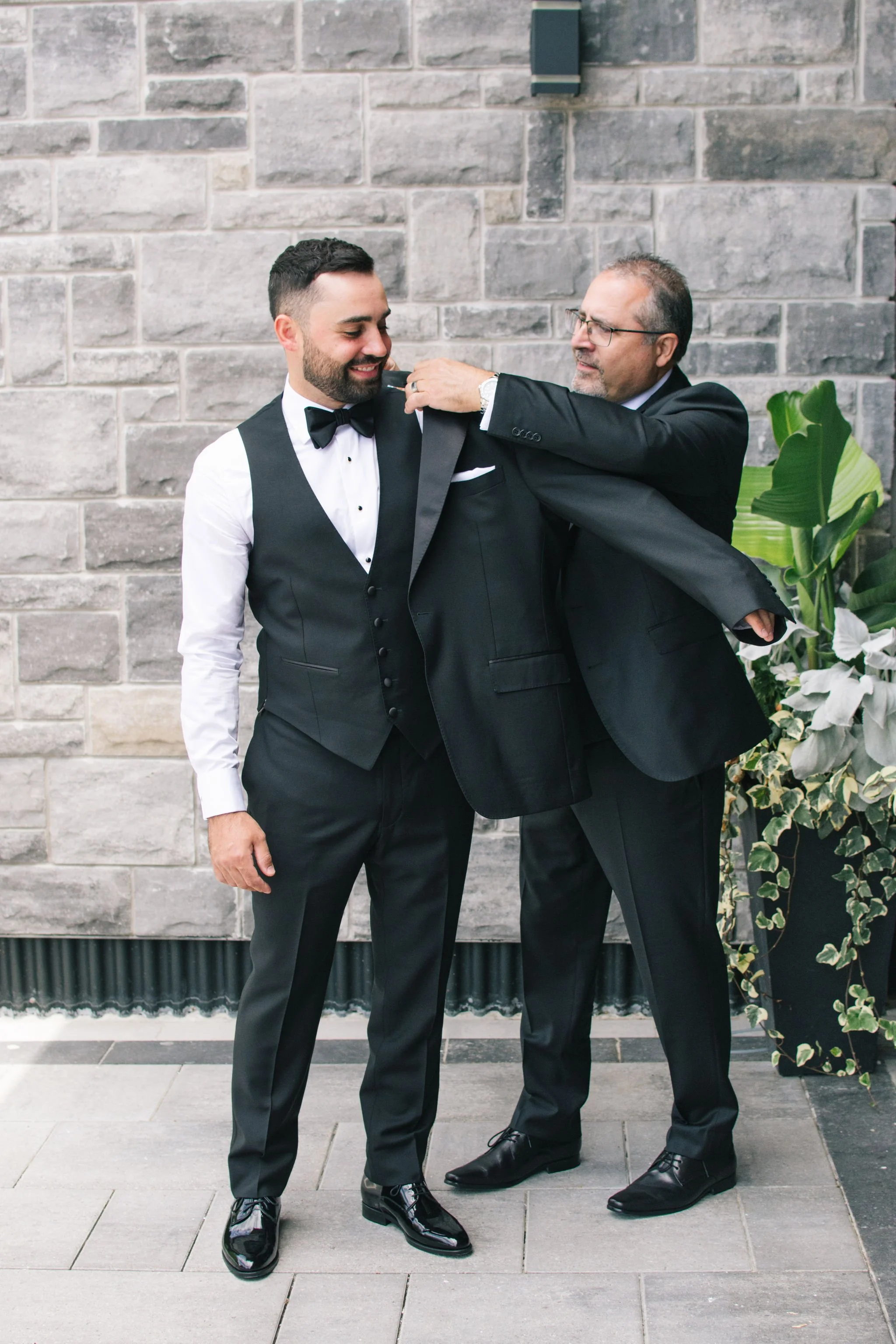 groom-getting-ready-black-tie-tuxedo-three-feathers-terrace