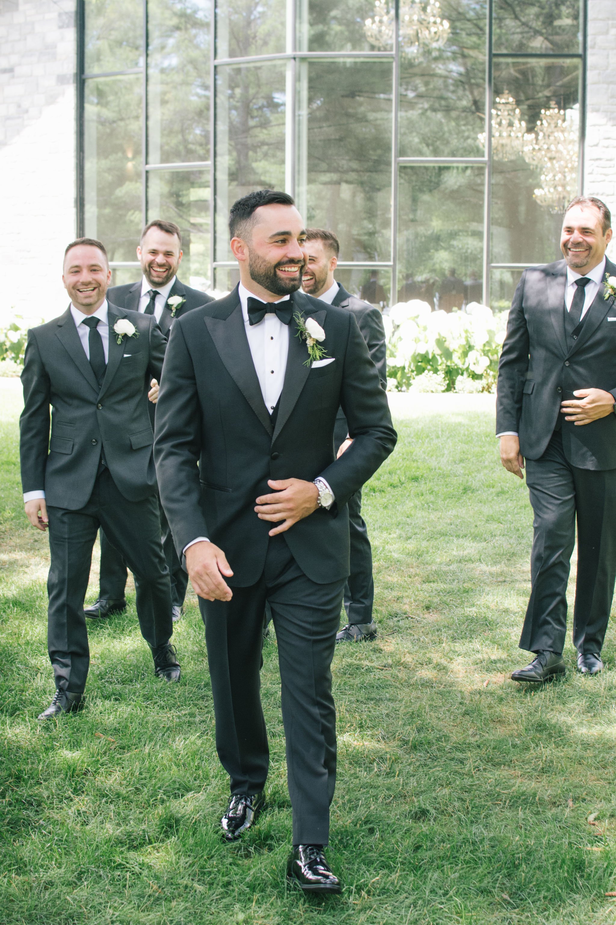 groom-and-groomsmen-black-tie-three-feathers-terrace-wedding