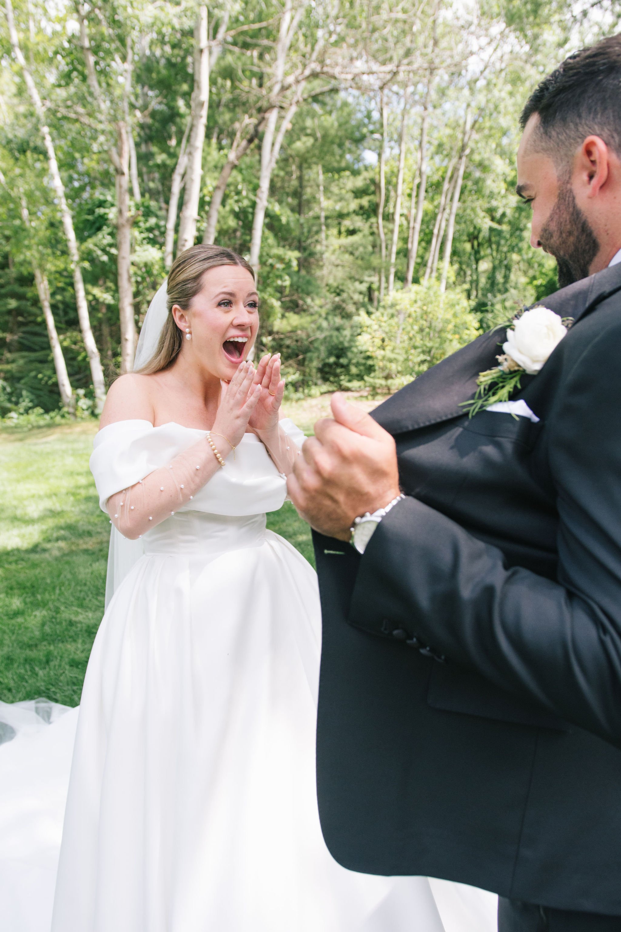 three-feathers-terrace-summer-wedding-first-look