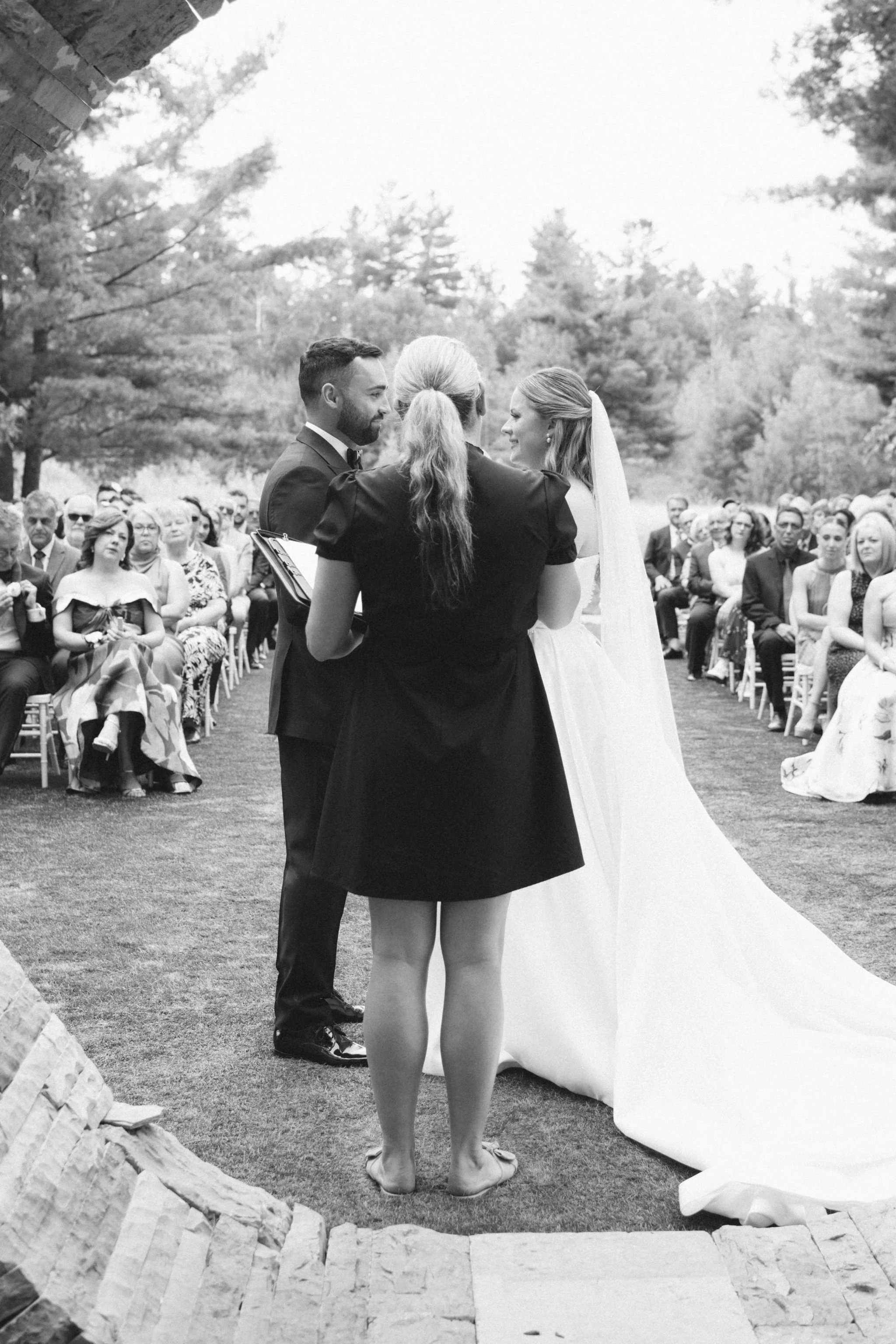 editorial-black-and-white-wedding-ceremony-three-feathers-terrace