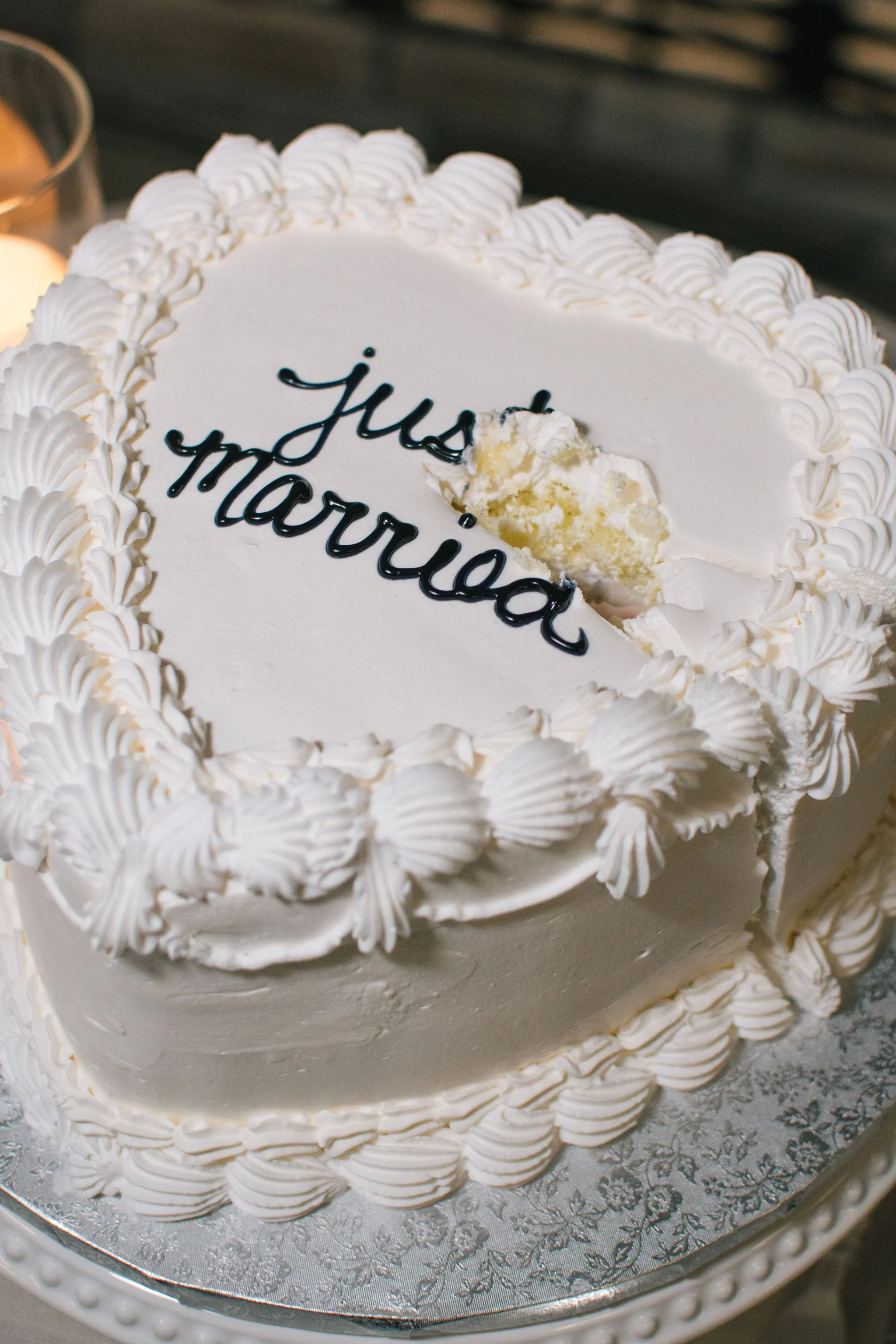 just-married-heart-wedding-cake-trend